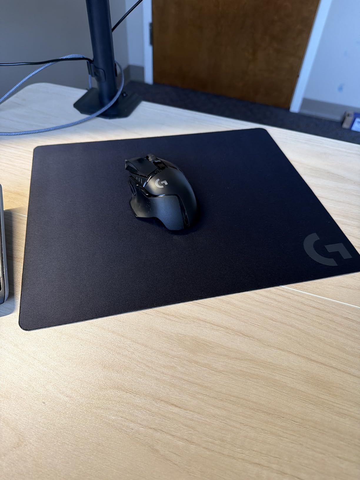 Logitech G840 XL Cloth Gaming Mouse Pad (900x400x3) - Black - Cloth material, 0.12 in thin, stable, performance-tuned surface customer photo 2