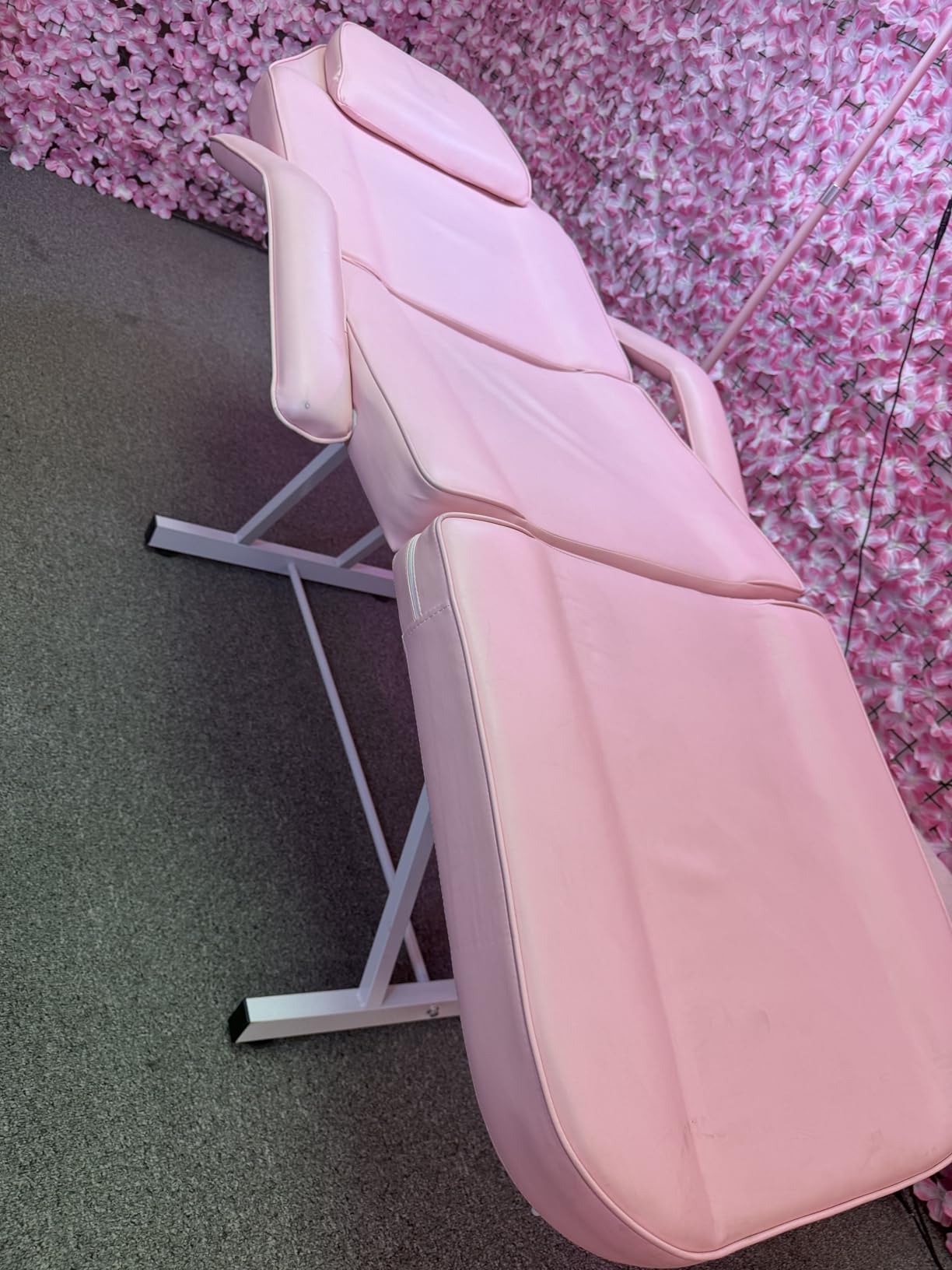 LOUVIXA Tattoo Chair, Adjustable Facial Chair 73 Inch Salon Bed with Hydraulic Stool for Professional Massage Beauty Spa (Black) customer photo 2
