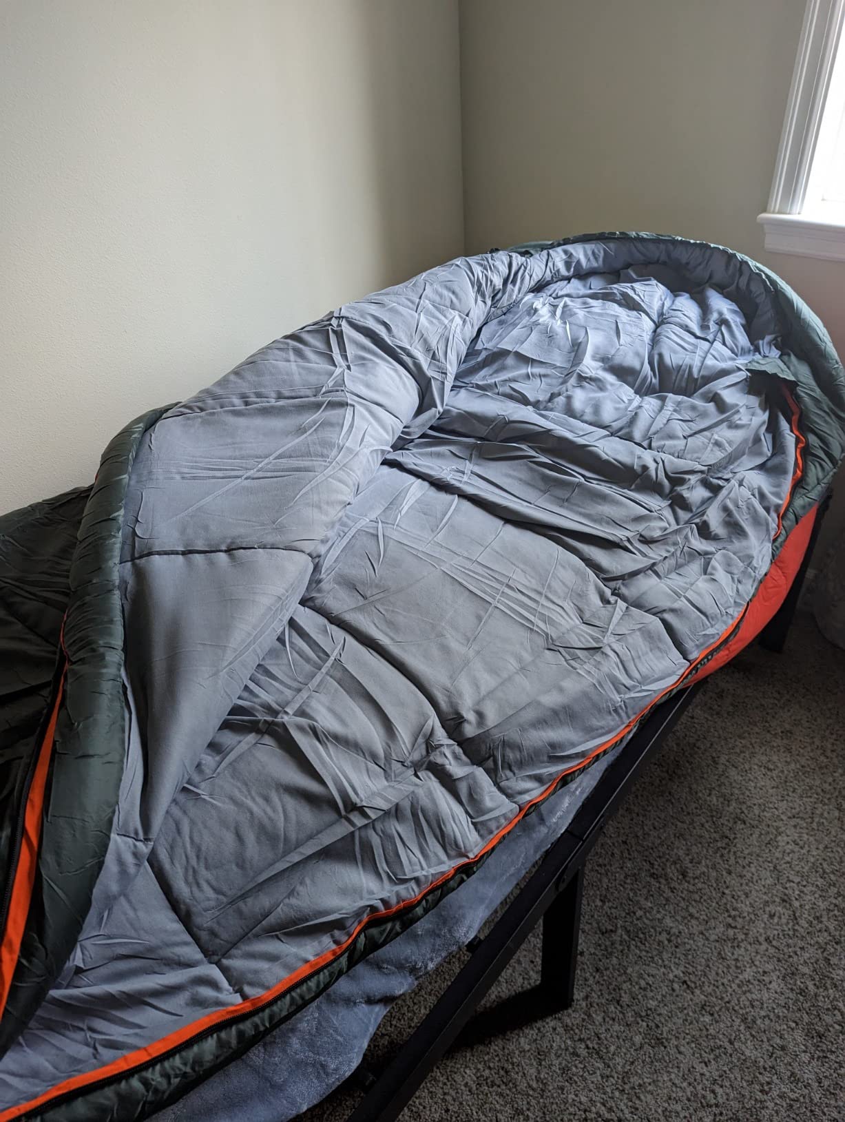Amazon Basics 20 Degree F Cold Weather Mummy Sleeping Bag for Hiking, Outdoor Camping with No-Snag Zipper, Portable, 82