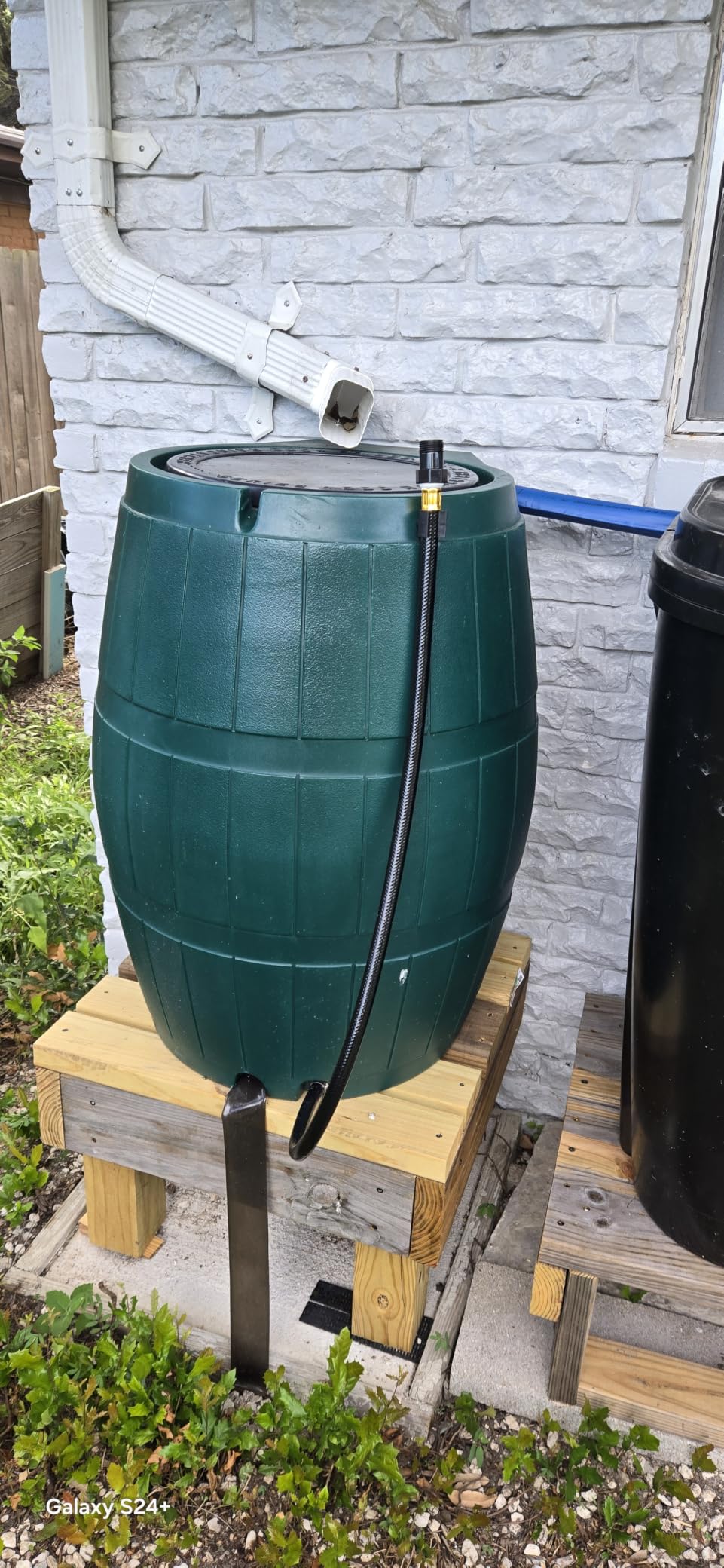 FCMP Outdoor Raincatcher, Flat-Back Rain Barrel with Spigots, 50 Gallon, Green - Portable Water Storage Container Tank with Spigots for Home, Garden, and Backyard customer photo 2