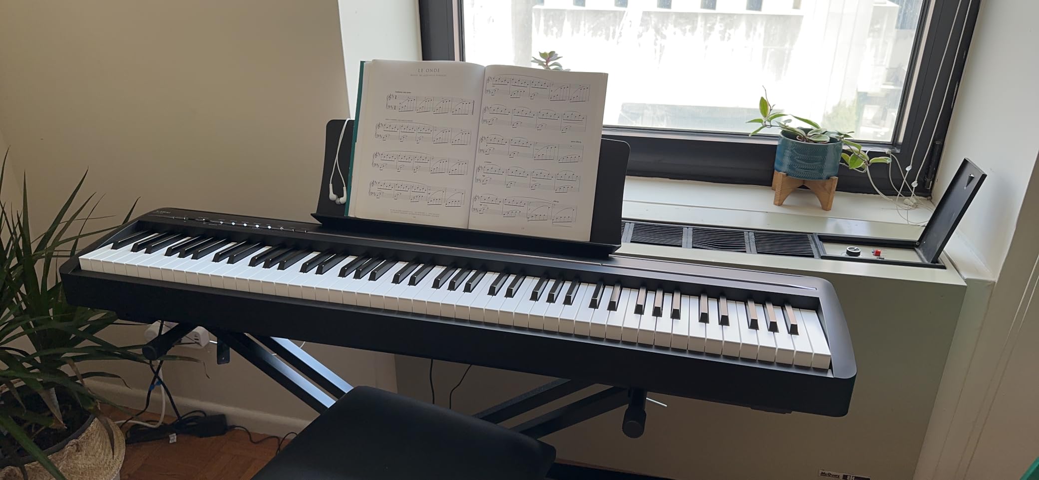 Kawai ES120 88-key Digital Piano with Speakers - Black customer photo 1