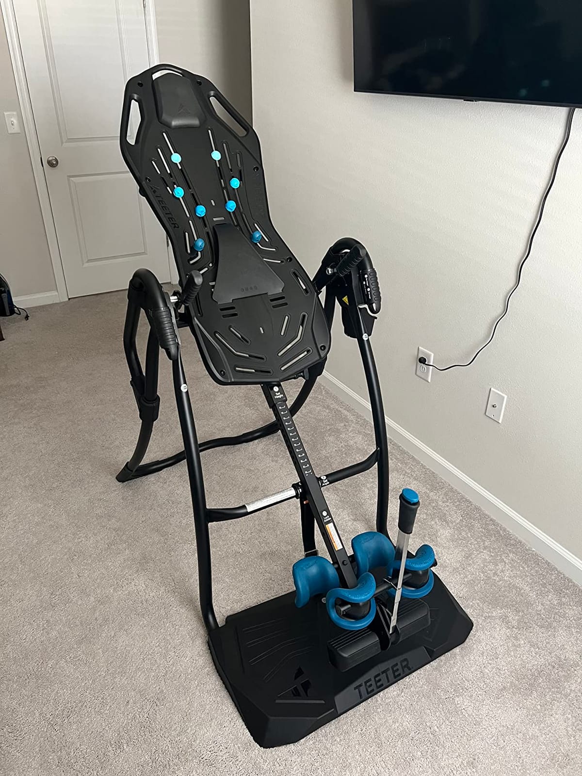 TEETER FitSpine LX9 Inversion Table, Deluxe Easy-Reach Ankle Lock, Decompression Surface for Back Pain Relief, Integrated Accessories, UL Safety Certified, Heavy-Duty 300 lb Capacity, FDA Registered customer photo 2