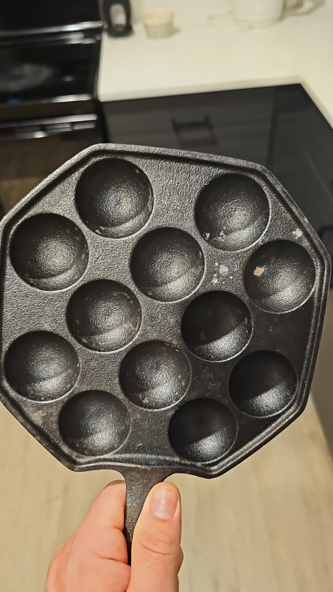 Anxingo Cast Iron Takoyaki & Aebleskiver Pan, 12-Hole, 7.5-Inch customer photo 1