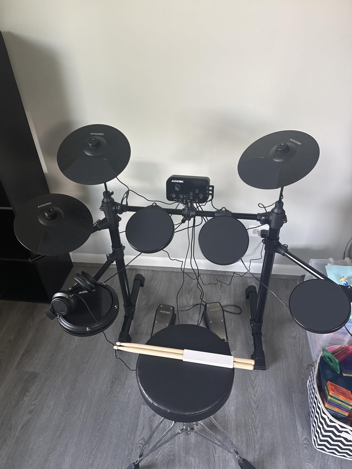 AODSK Electric Drum Set for Beginner with 150 Sounds, 4 Quiet Drum Pads, 2 Pedal, Throne, Sticks, Electronic Drum with Headphone, AED-400 customer photo 1