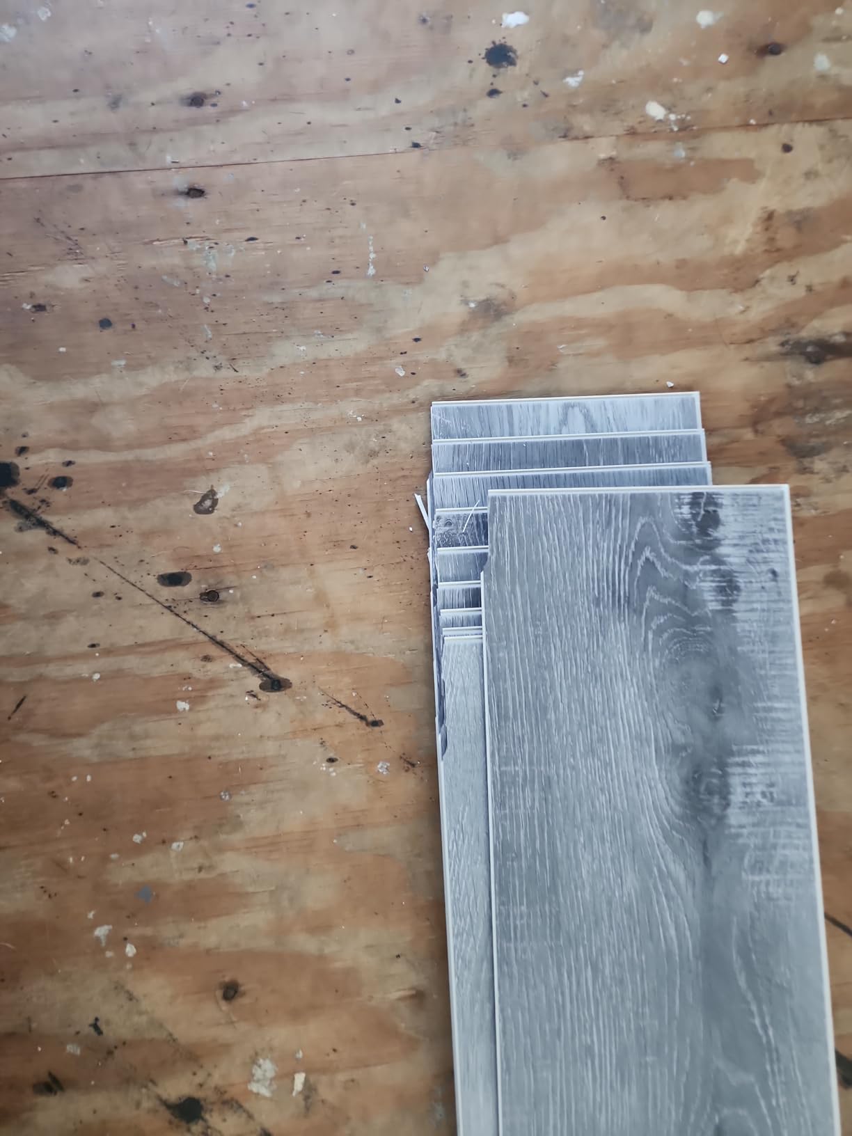 Lucida Surfaces MaxCore Ultra 7.31x48in 28mil 6mm 24.5SqFt Click Lock LVP customer photo 1