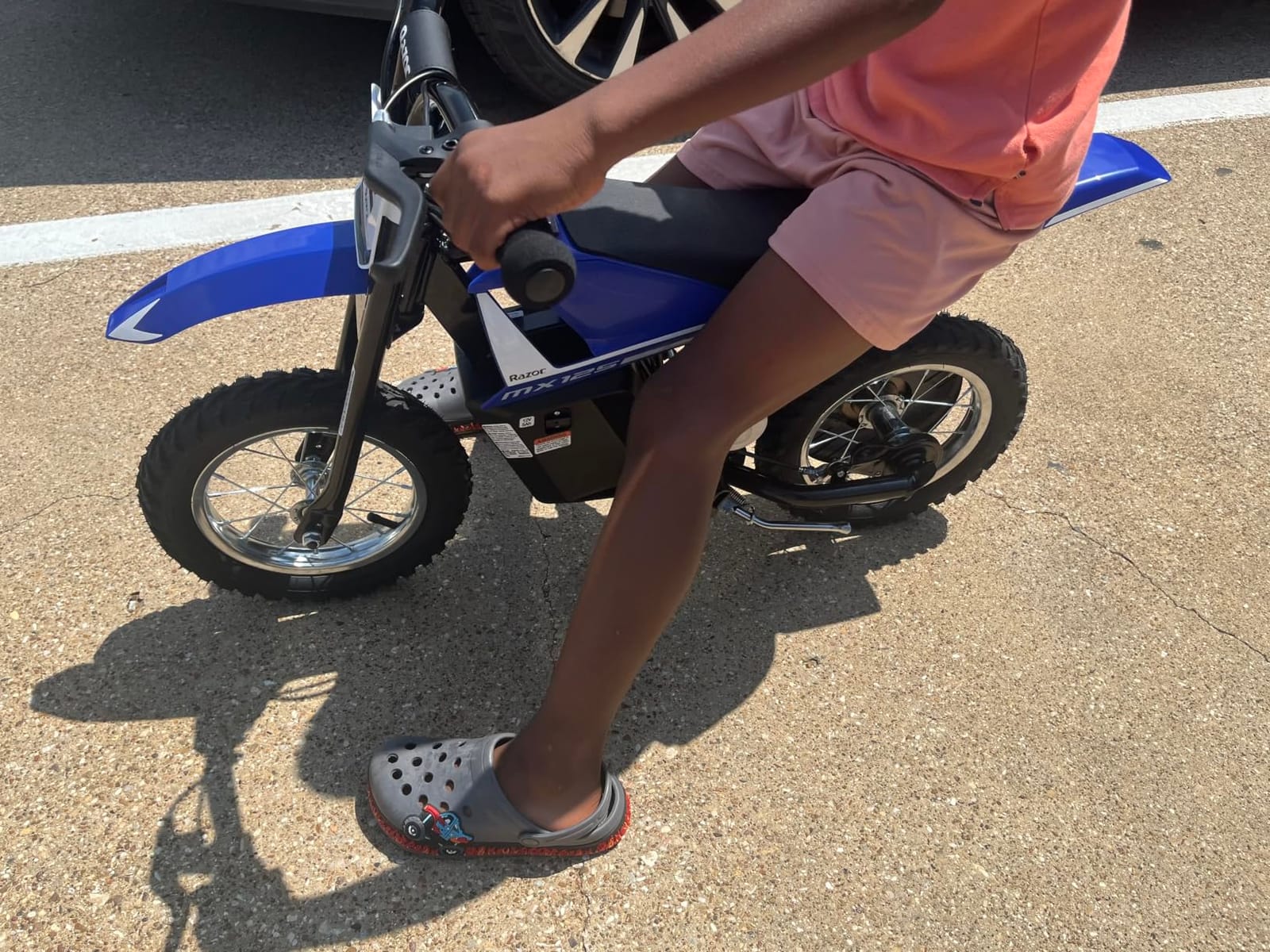 Razor MX125 Dirt Rocket Electric-Powered Bike with Authentic Motocross Geometry, Rear-Wheel Drive, 100-watt, High-Torque, Chain-Driven Motor, for Kids 7+, Blue customer photo 1