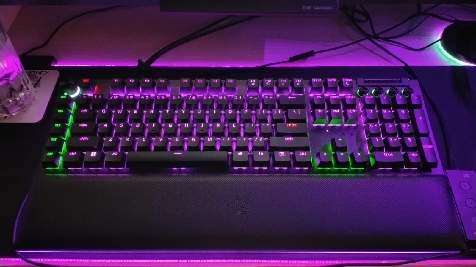 Razer BlackWidow V4 Pro Mechanical Gaming Keyboard, Green Tactile Switches | Green Switches Tactile & Clicky, Doubleshot ABS Keycaps, Command Dial, 8 Dedicated Macro Keys, Chroma RGB customer photo 1