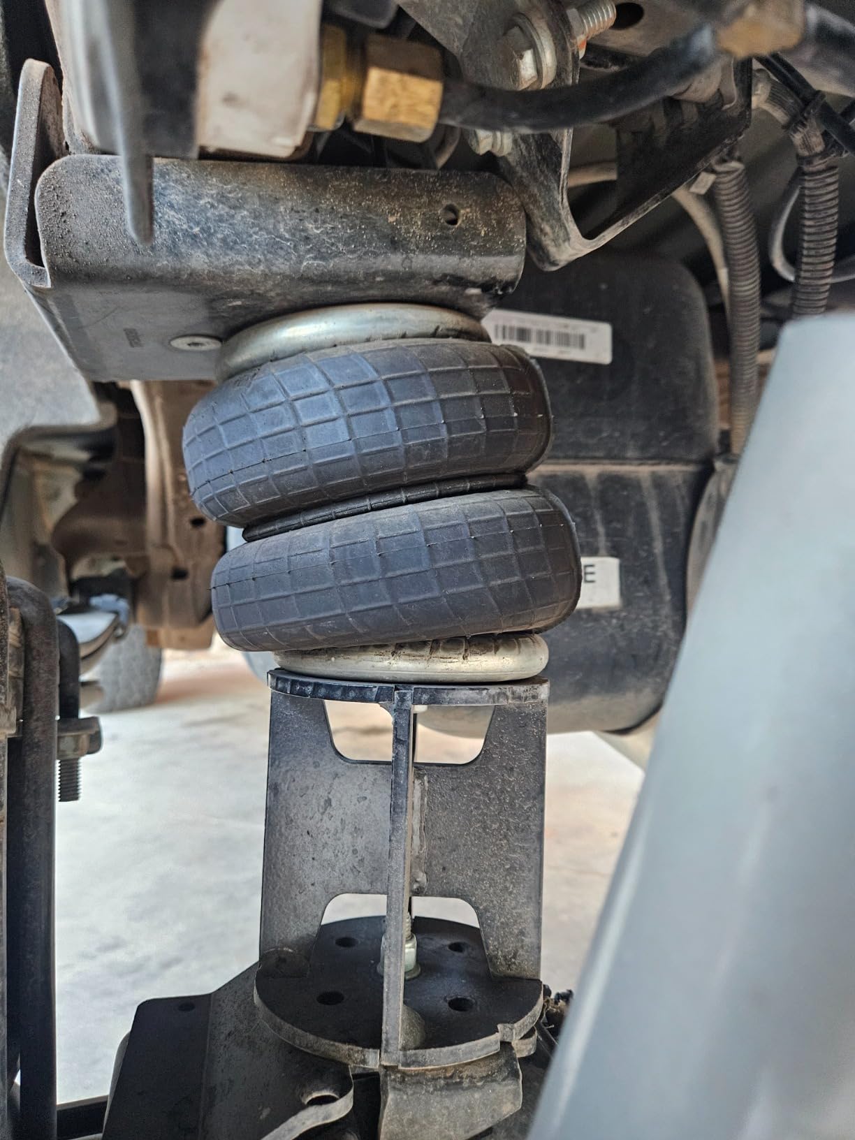 Torque Air Bag Suspension Kit for 2019-2026 Chevy Silverado GMC Sierra 1500 | Replaces Firestone 2509 Up to 5000 Lbs Load Capacity No Drilling Required Up to 100 PSI customer photo 2