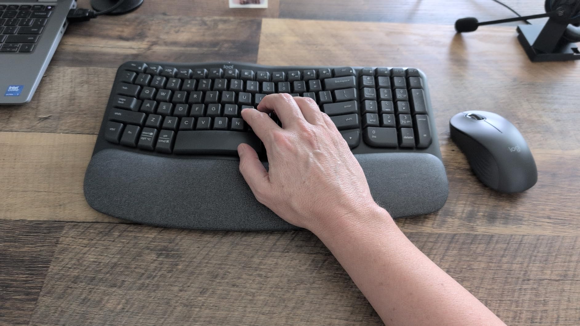 Logitech Wave Keys MK670 Wireless Ergonomic Keyboard Mouse Combo - Graphite | Wave-shaped keys for natural typing, ambidextrous full size Signature M550 L mouse, Bluetooth, Bolt USB receiver, multi-OS customer photo 1