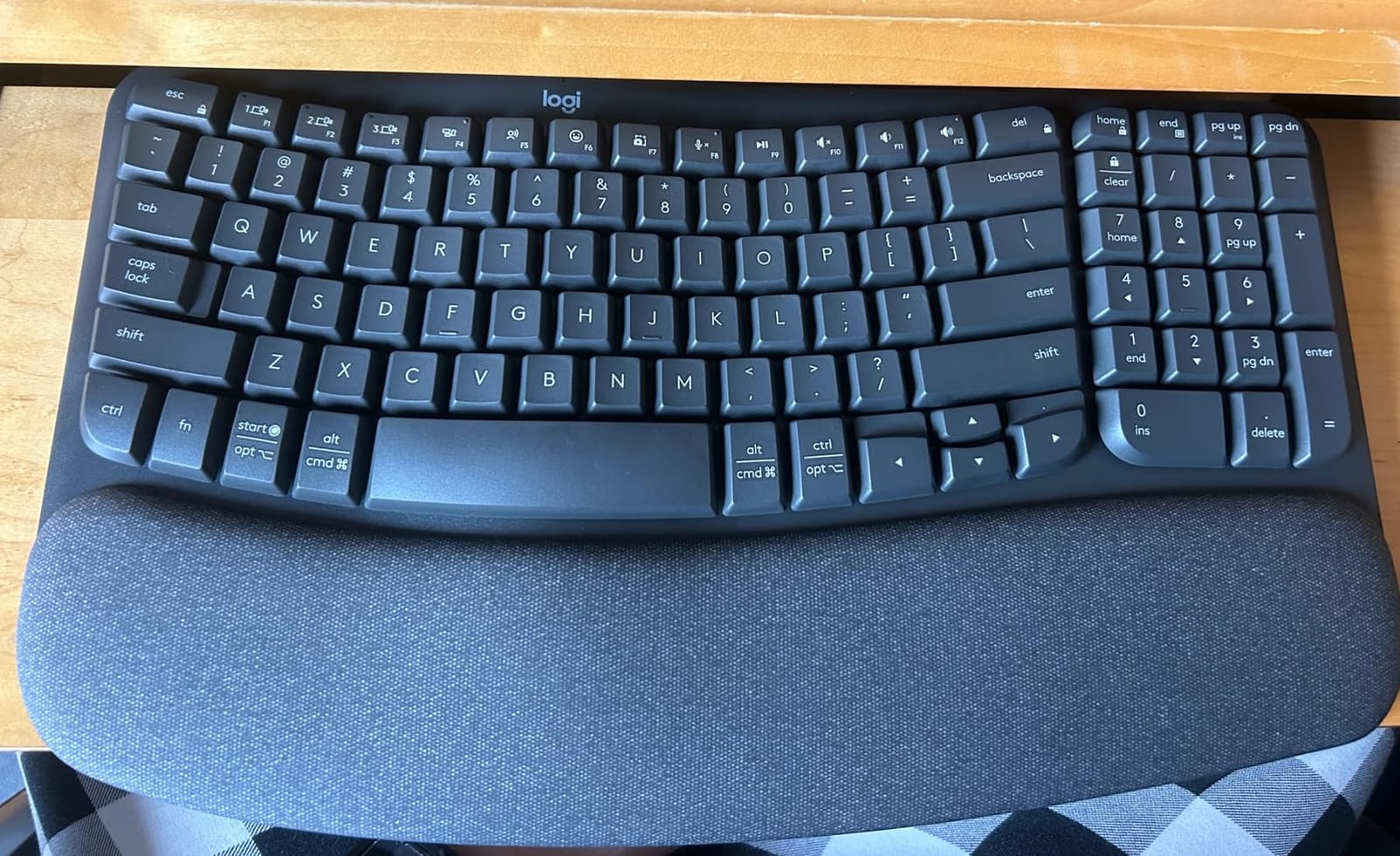 Logitech Wave Keys MK670 Wireless Ergonomic Keyboard Mouse Combo - Graphite | Wave-shaped keys for natural typing, ambidextrous full size Signature M550 L mouse, Bluetooth, Bolt USB receiver, multi-OS customer photo 2