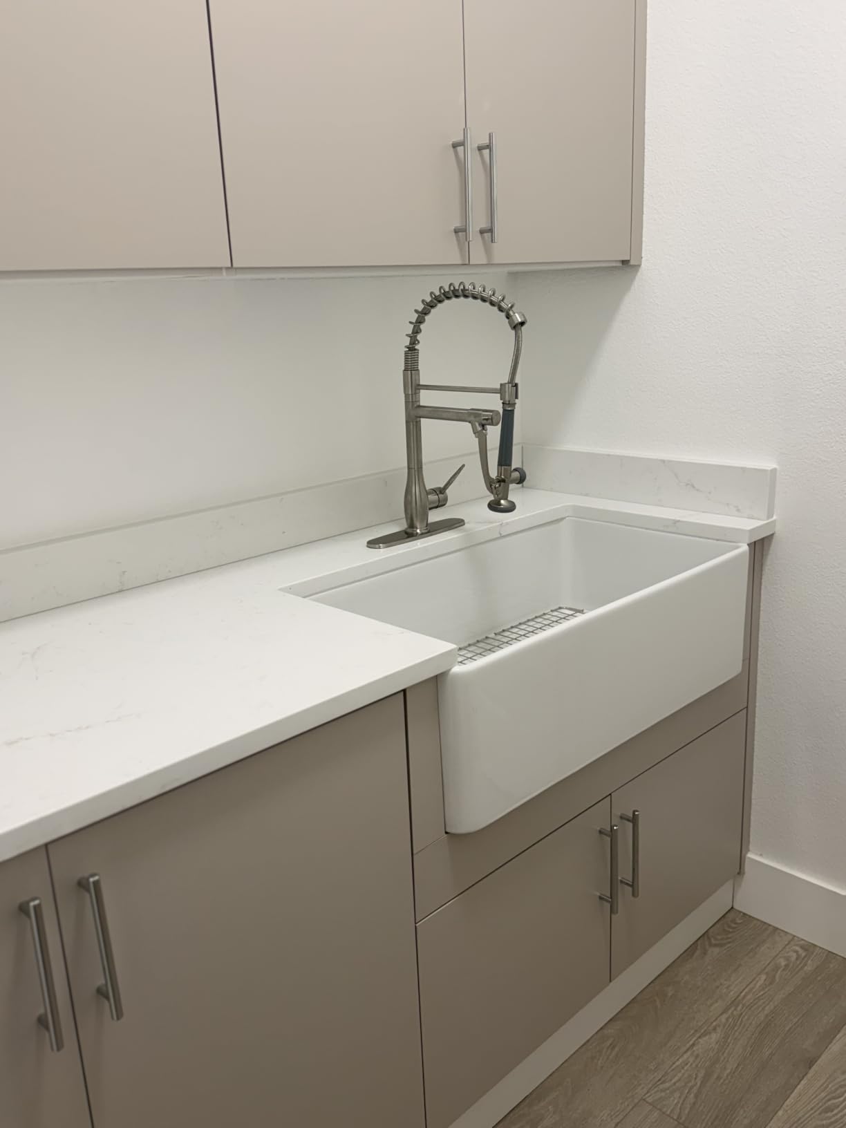 Miuara Farmhouse Sink 30 x 18 Inch White Fireclay Apron Front Kitchen Sink customer photo 2
