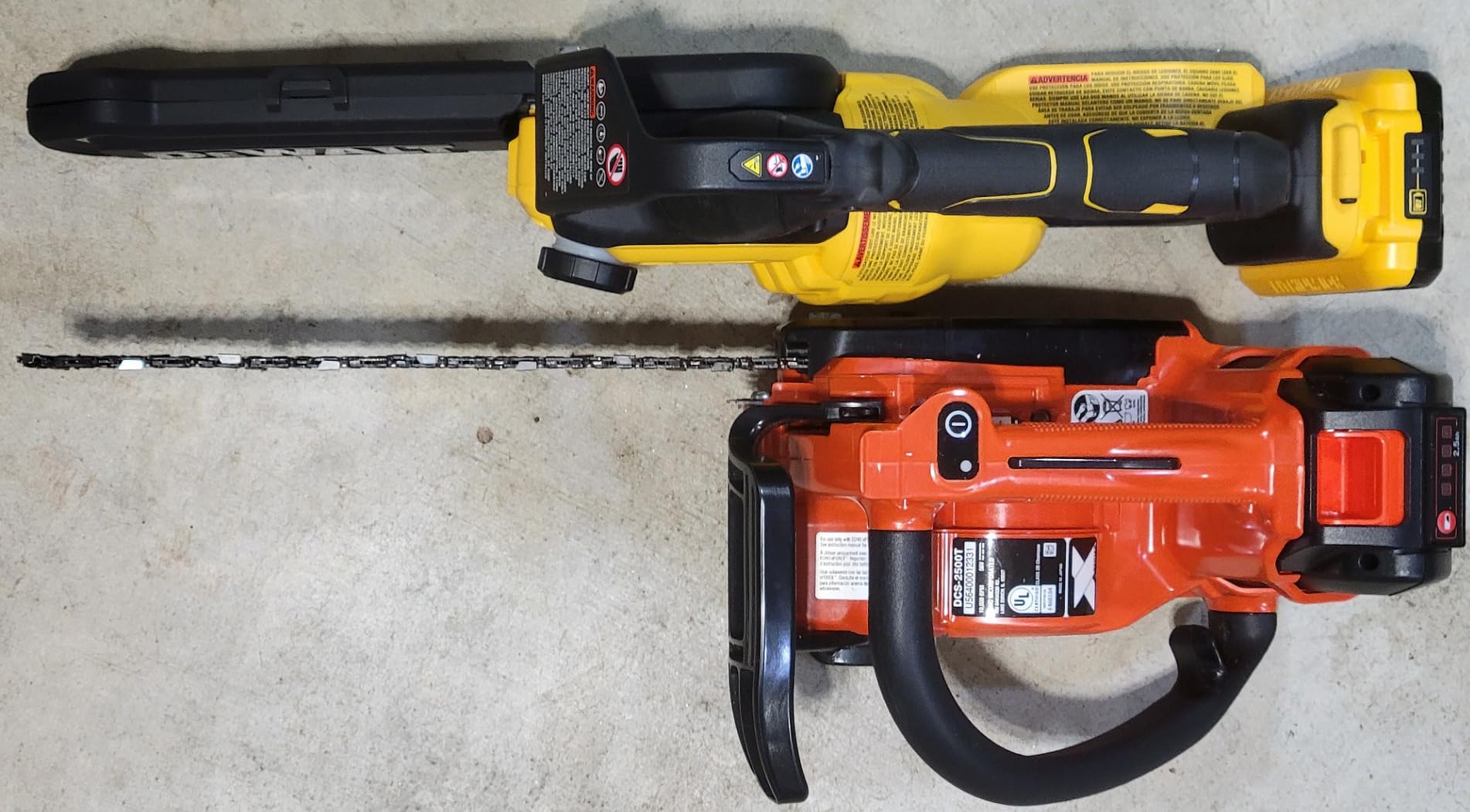 DEWALT 20V MAX 8 inch Brushless Cordless Pruning Chainsaw with 3 Ah Battery Included (DCCS623L1) customer photo 2