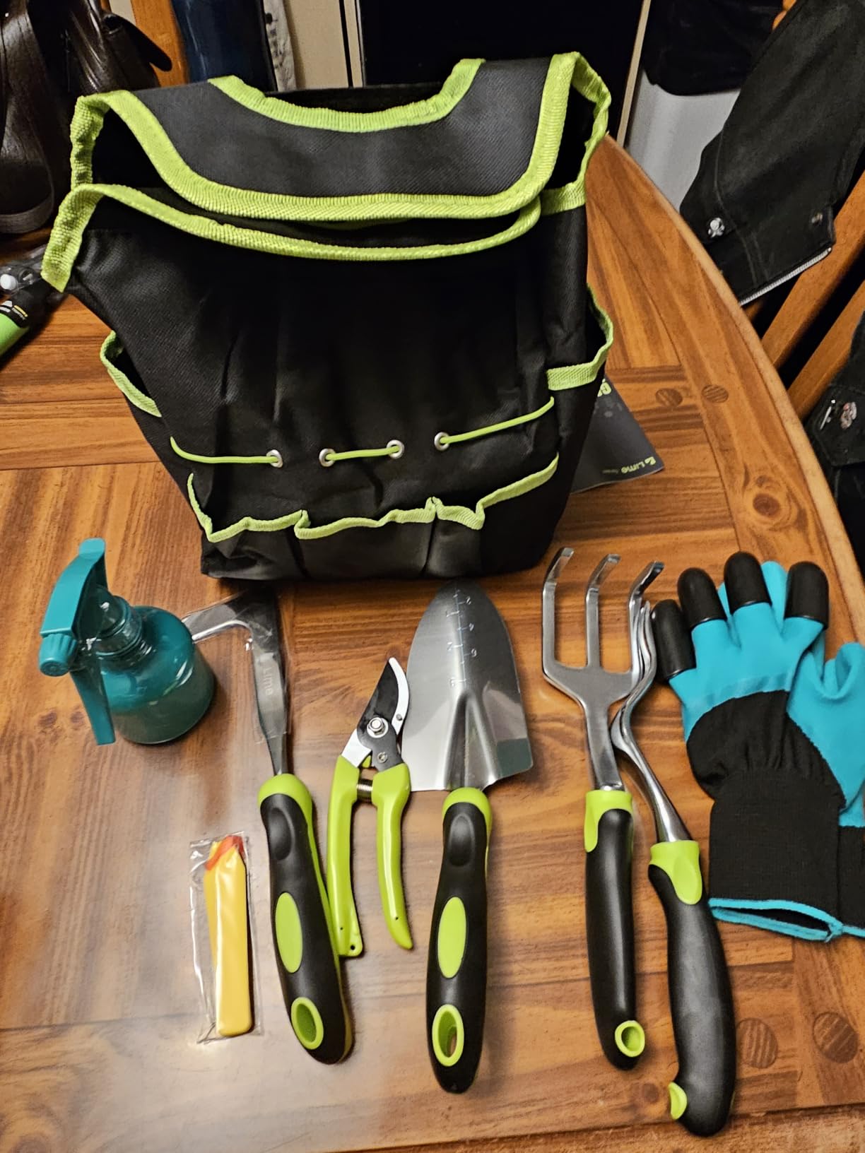 Heavy Duty Gardening Tools - Durable, Ergonomic Garden Tools Set (Green) - Gardening Gifts for Women, Men customer photo 2
