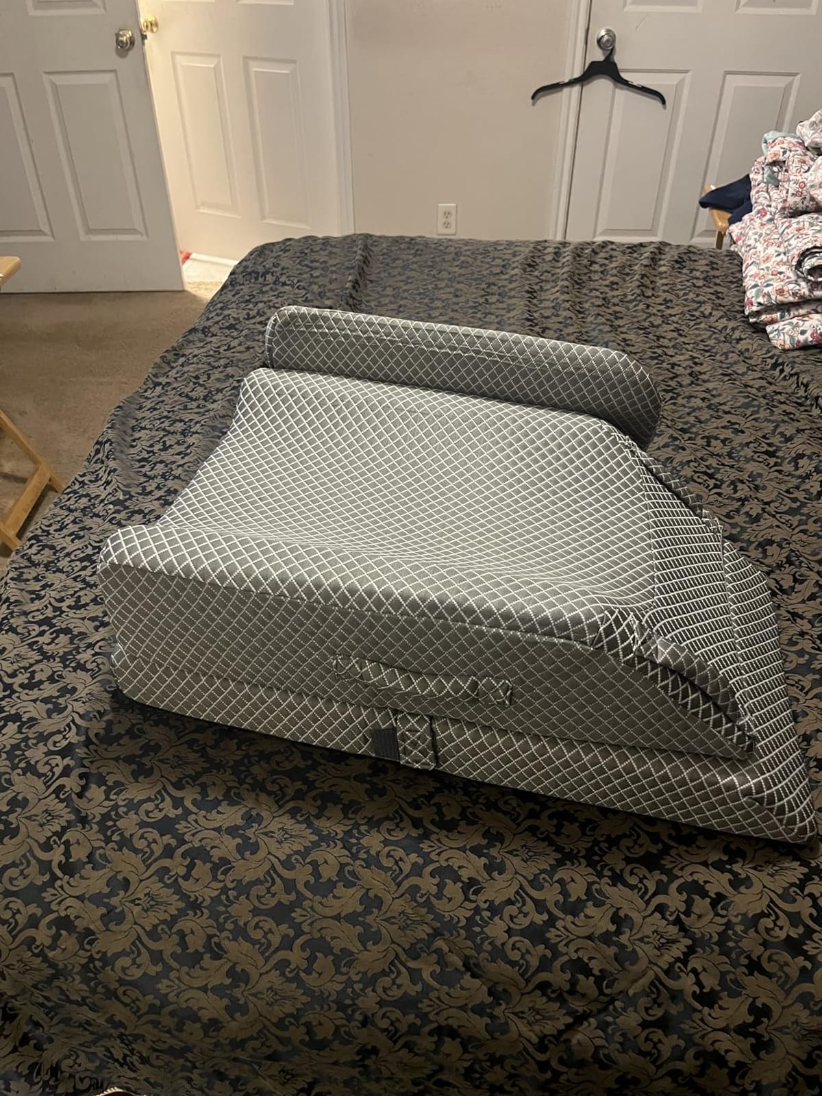 KingPavonini Adjustable Leg Elevation Pillows for Swelling After Surgery | Cooling Gel Memory Foam, Leg Wedge Pillow for Post Surgery, Fits All Heights, Non-Slip & 4 Handles, Breathable Washable Cover customer photo 2