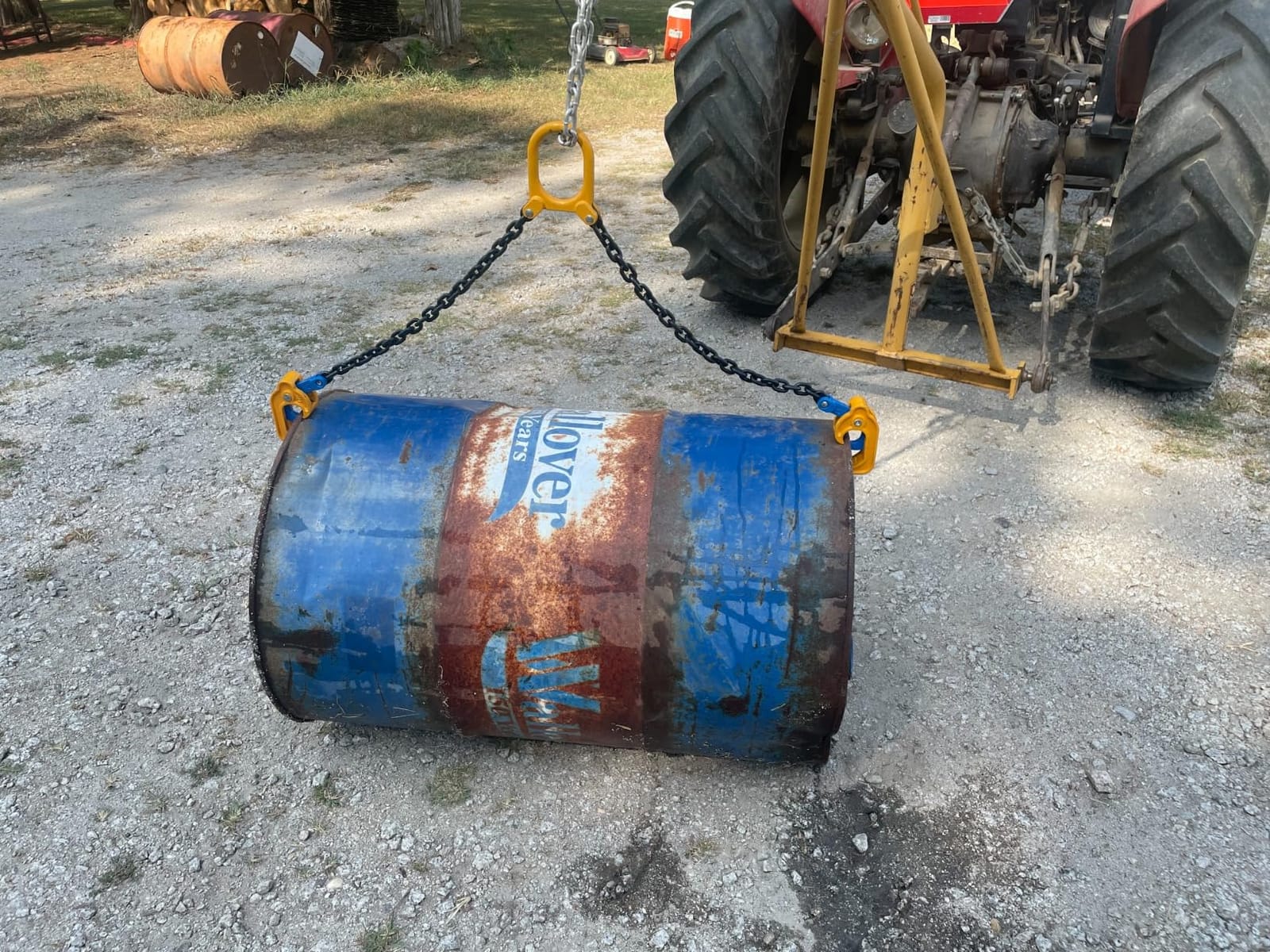 Chain Drum Lifter for 30 & 55 Gallon Drums, 2000 lbs Capacity | Automatic Grip Locking, OSHA-Compliant Safety Design, Grade 80 Chain Assembly, Secure Drum Handling customer photo 1