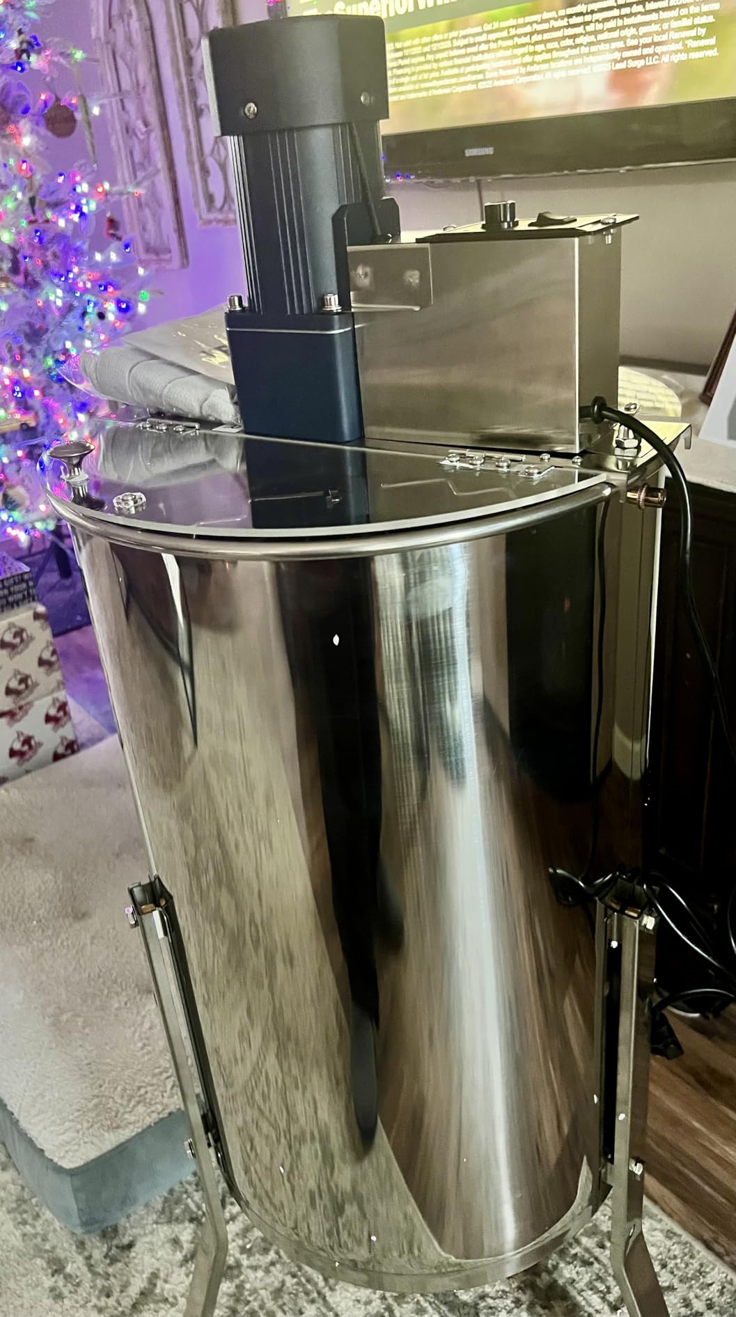 VEVOR Electric Honey Extractor, 4/8 Frame, Silver, Stainless Steel, Transparent Lid, Height Adjustable Stand, Honeycomb Drum Spinner, Apiary Centrifuge Equipment customer photo 2