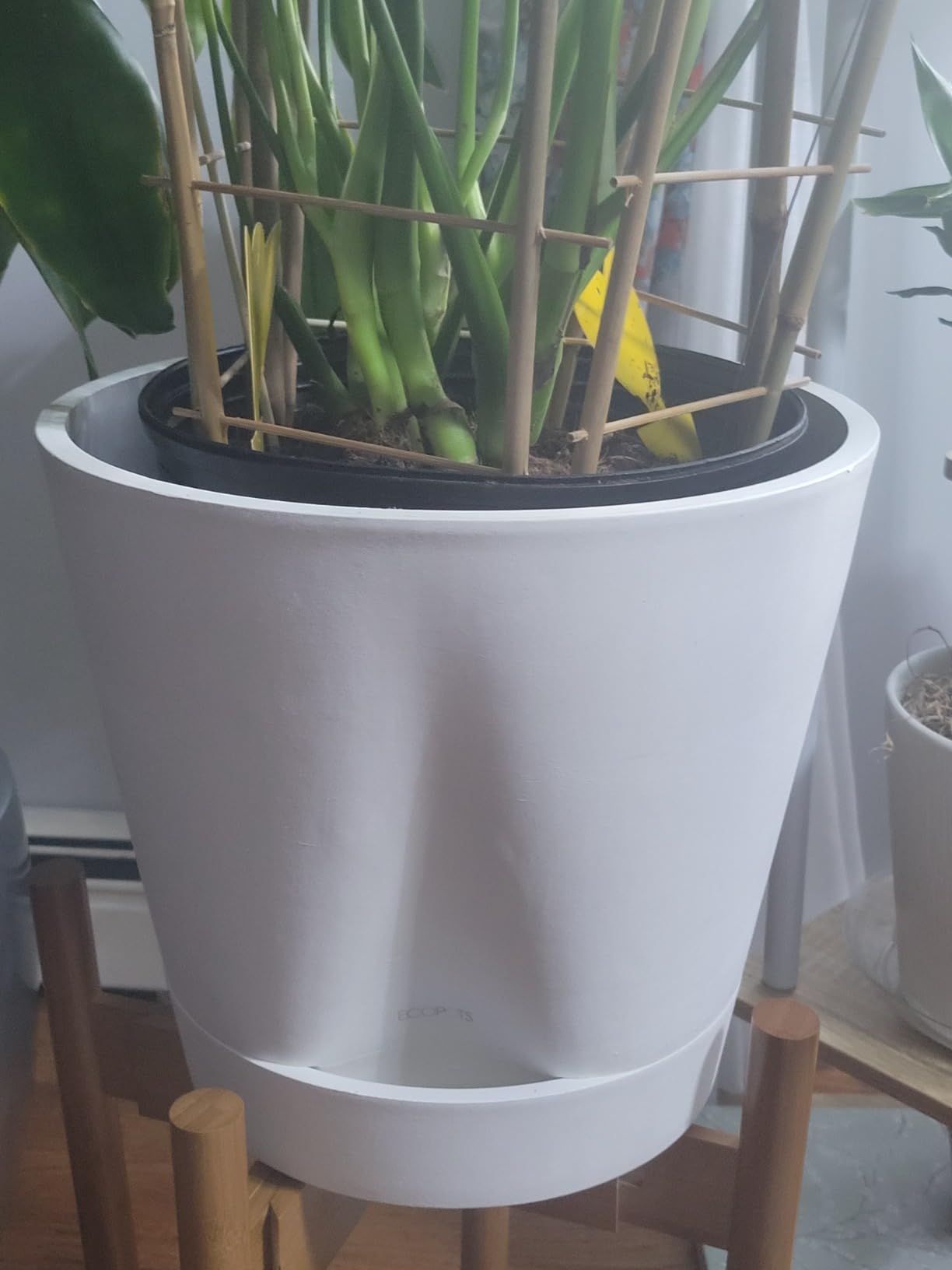 Ecopots Venice 2 Round Flower Planter with Water Reservoir, White Grey, 12