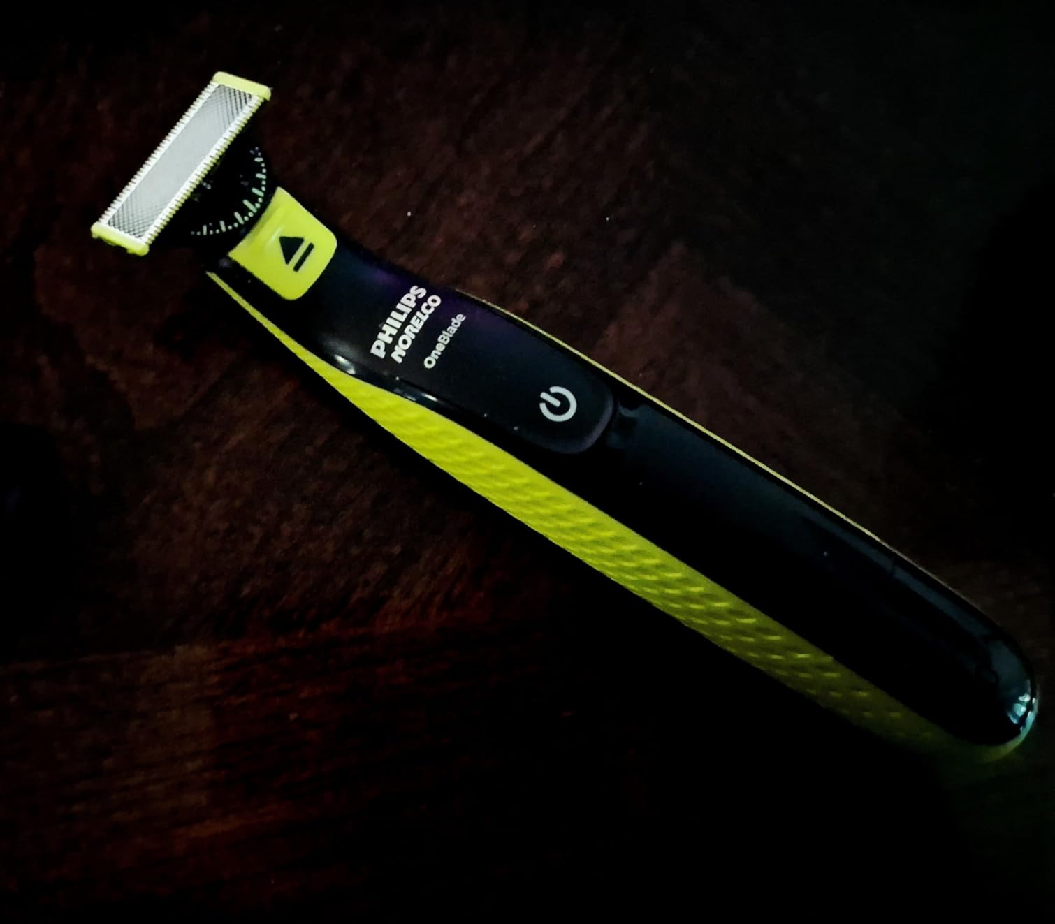 Philips Norelco OneBlade 360 Hybrid Face Trimmer and Shaver, 5 Length Comb | 360 Blade Technology, 5-length Comb, 100% Showerproof, Stainless Steel Blade Lasts up to 4 months, 45-Min Runtime, QP2724/90 customer photo 1