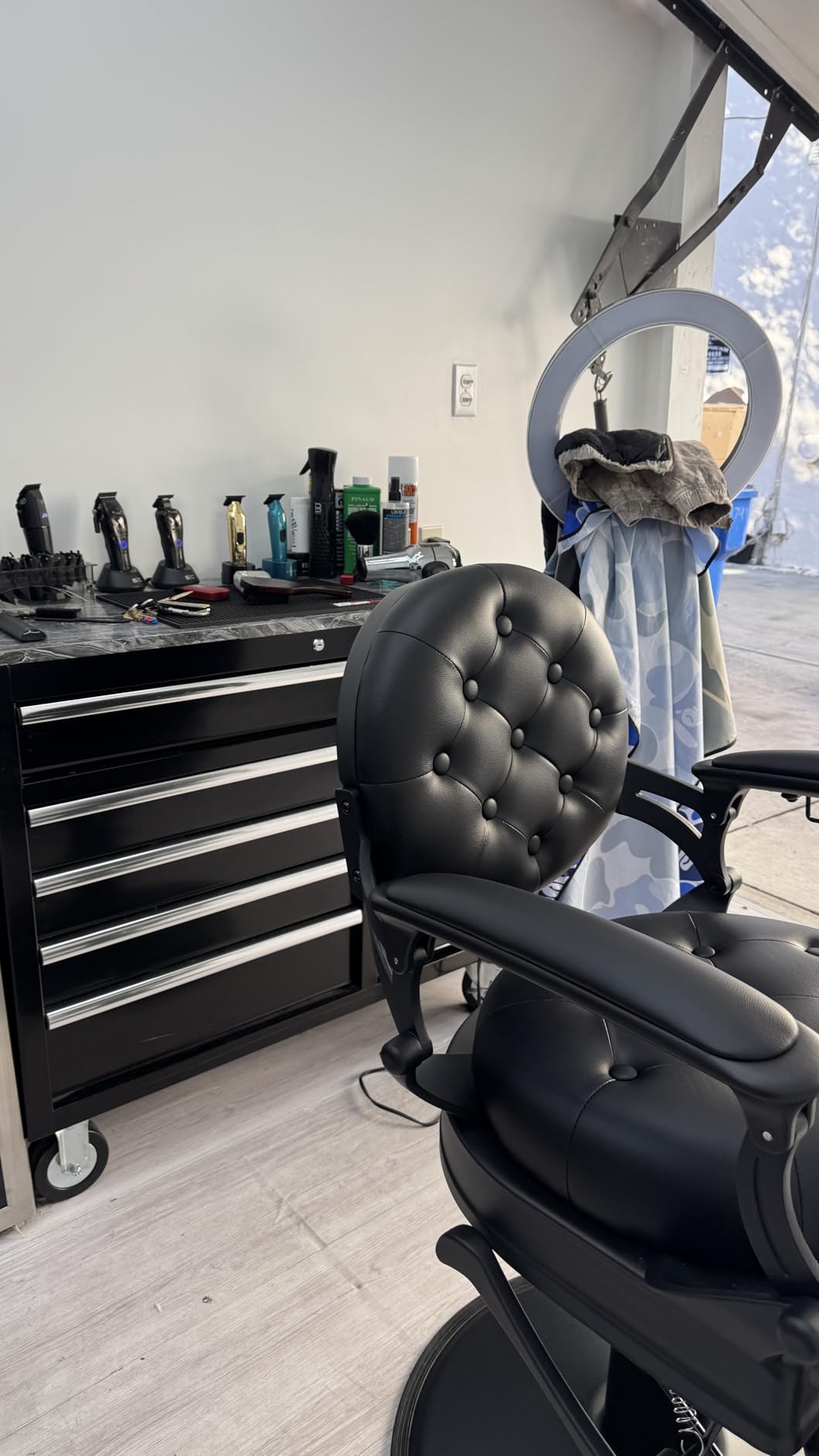 Barber Chair Hair Salon Chair,Heavy Duty 700 LBS, for Hair Stylist Barber Beauty Tattoo Massage(Black Round) customer photo 2
