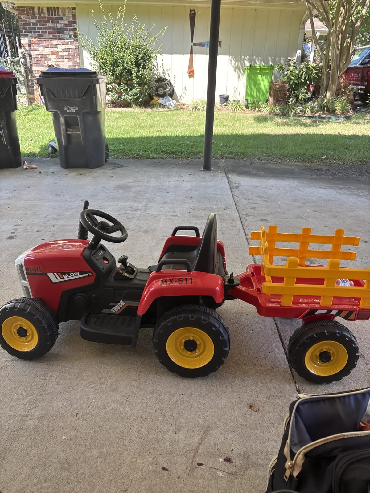 SEHOMY Kids Ride on Tractor with Trailer and 25W Dual Motors, 12V Battery Powered customer photo 1