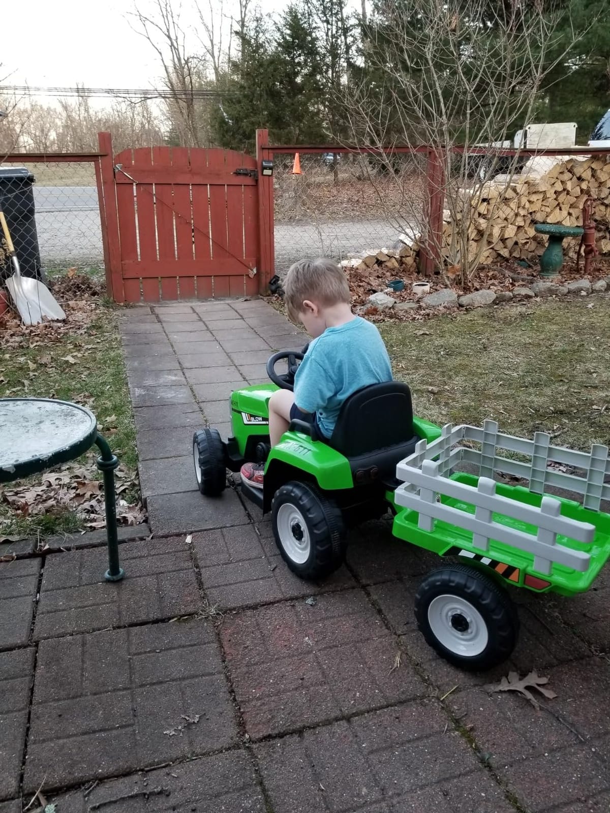 SEHOMY Kids Ride on Tractor with Trailer and 25W Dual Motors, 12V Battery Powered customer photo 2