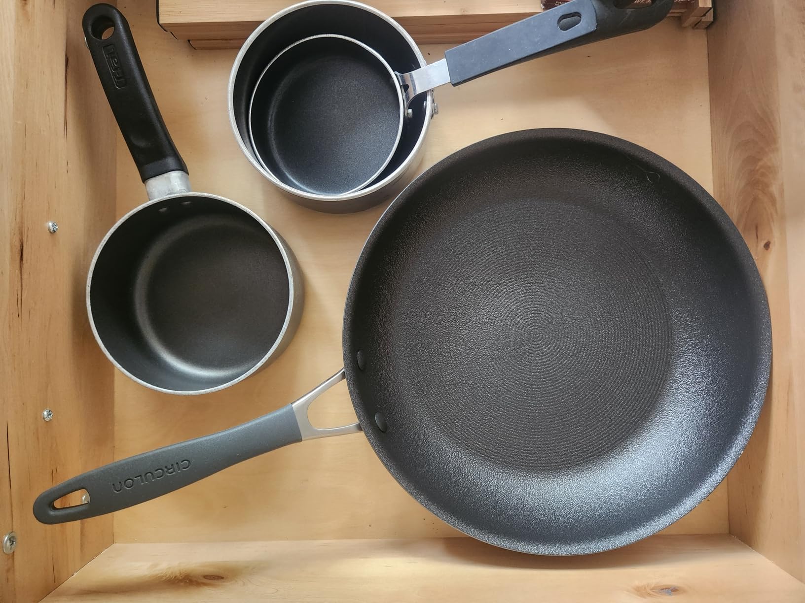 Circulon A1 Series with ScratchDefense Nonstick Induction Pots and Pans Cookware Set, Induction Cookware, Kitchen Essentials, 9-Piece, Graphite customer photo 1