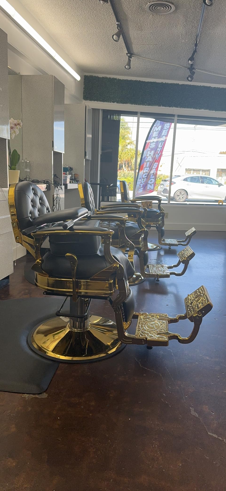 Vintage Barber Chair for Hairdressers Heavy Tattoo Shampoo Beauty Salon Equipment (Black) customer photo 2