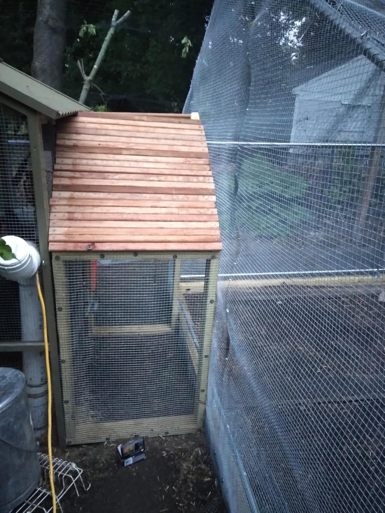 Sino Luban Large Metal Chicken Coop Run for 10 Chickens/Ducks, Chicken Runs for Yard with Waterproof Cover, Chicken Enclosure Chicken Pen Outdoor, Walk-in Poultry Cage (Upgrade wall Support Brace) customer photo 2