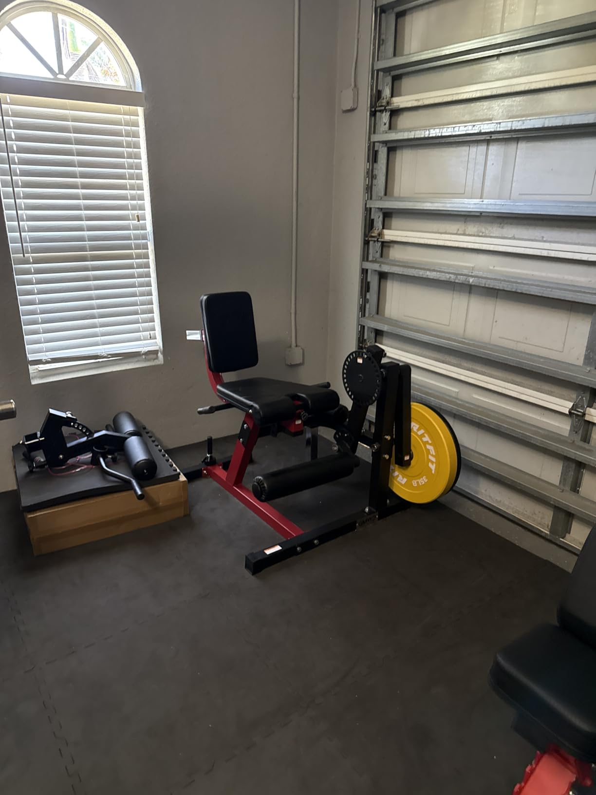 GMWD Leg Extension and Curl Machine, Lower Body Special Leg Machine, Adjustable Leg Exercise Bench with Plate Loaded, Leg Rotary Extension for Thigh, Home Gym Weight Machine customer photo 2