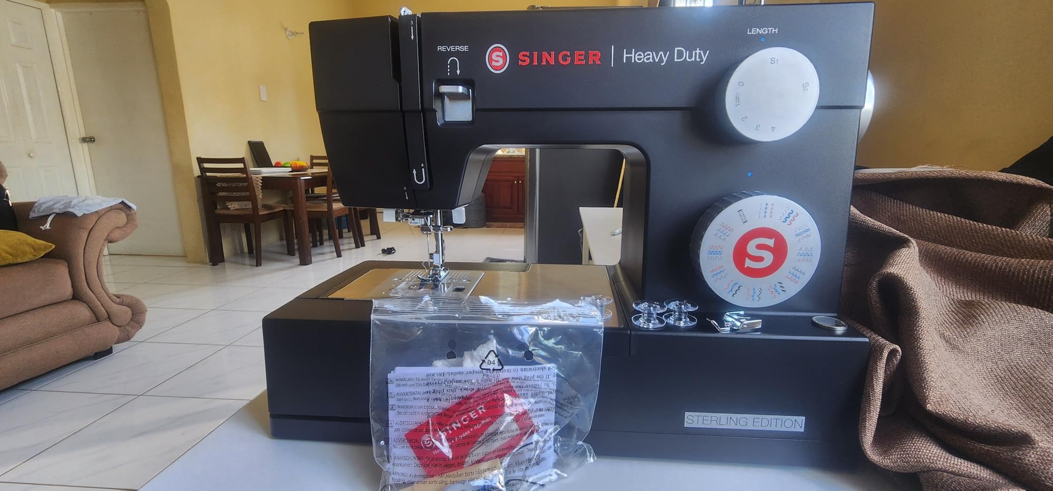 SINGER 4432 (Black) High Speed Heavy Duty Sewing Machine + Accessory Kit | 32 stitches deliver 110 applications, 50% more power, for thick fabrics, 1100 stitches/minute, 1-step buttonhole customer photo 2
