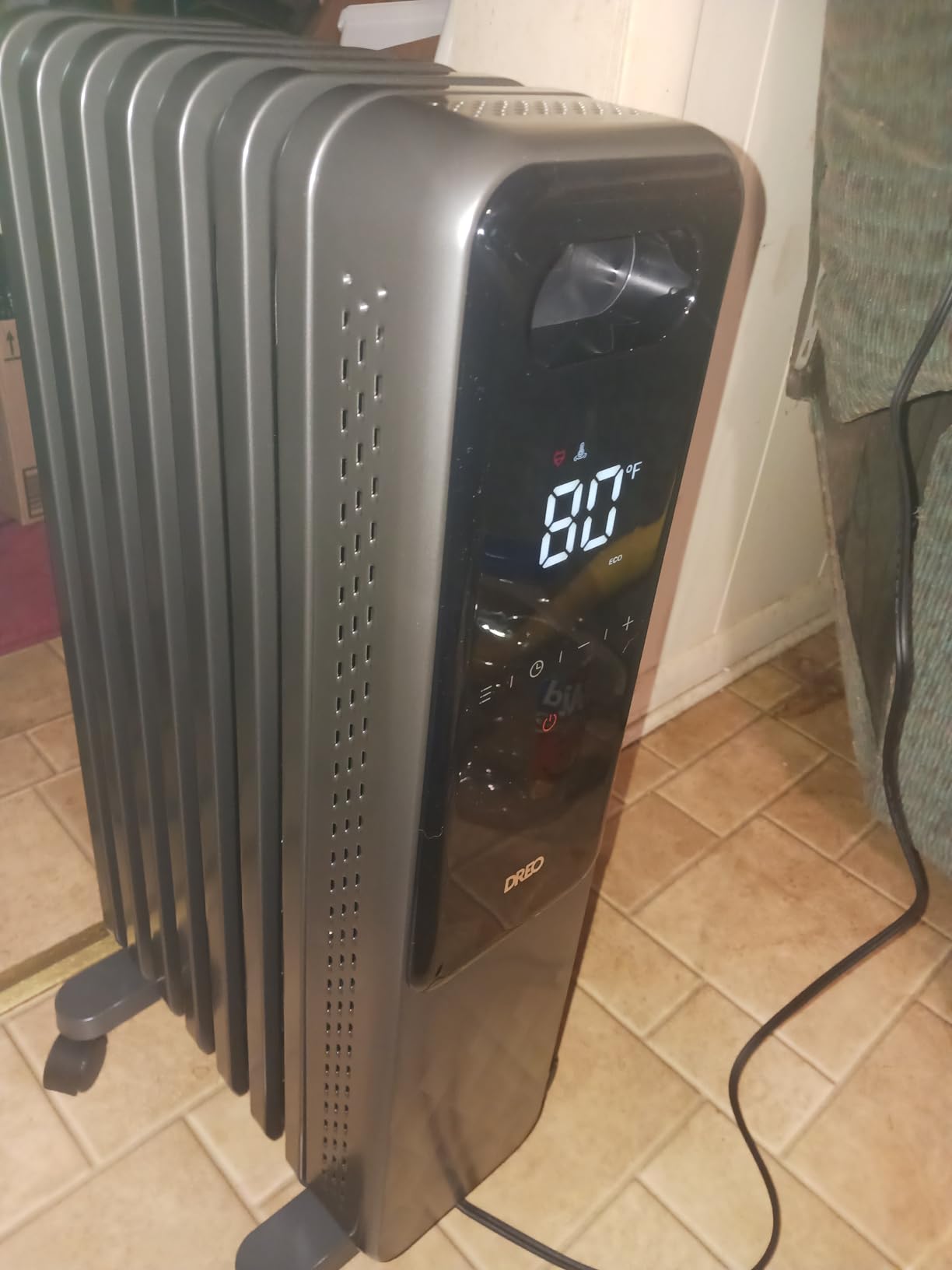 DREO Oil Filled Radiator, Electric Radiant Heaters for indoor use Large Room with Remote Control, Child Lock, 4 Modes, Overheat & Tip-Over Protection, 24h Timer, Digital Thermostat, Quiet, 1500W customer photo 1