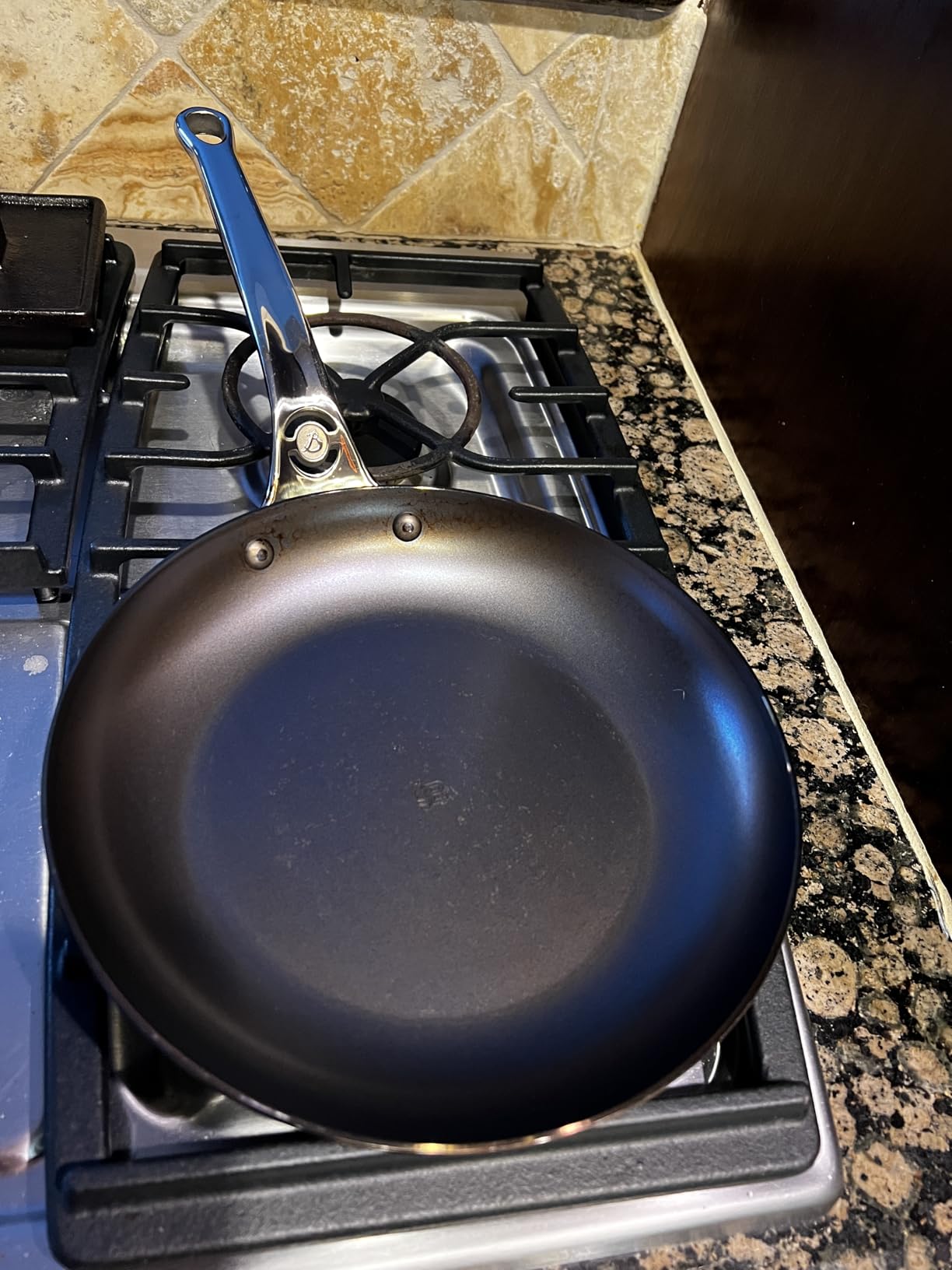 de Buyer MINERAL B Pro Carbon Steel Omelette Pan - 9.5