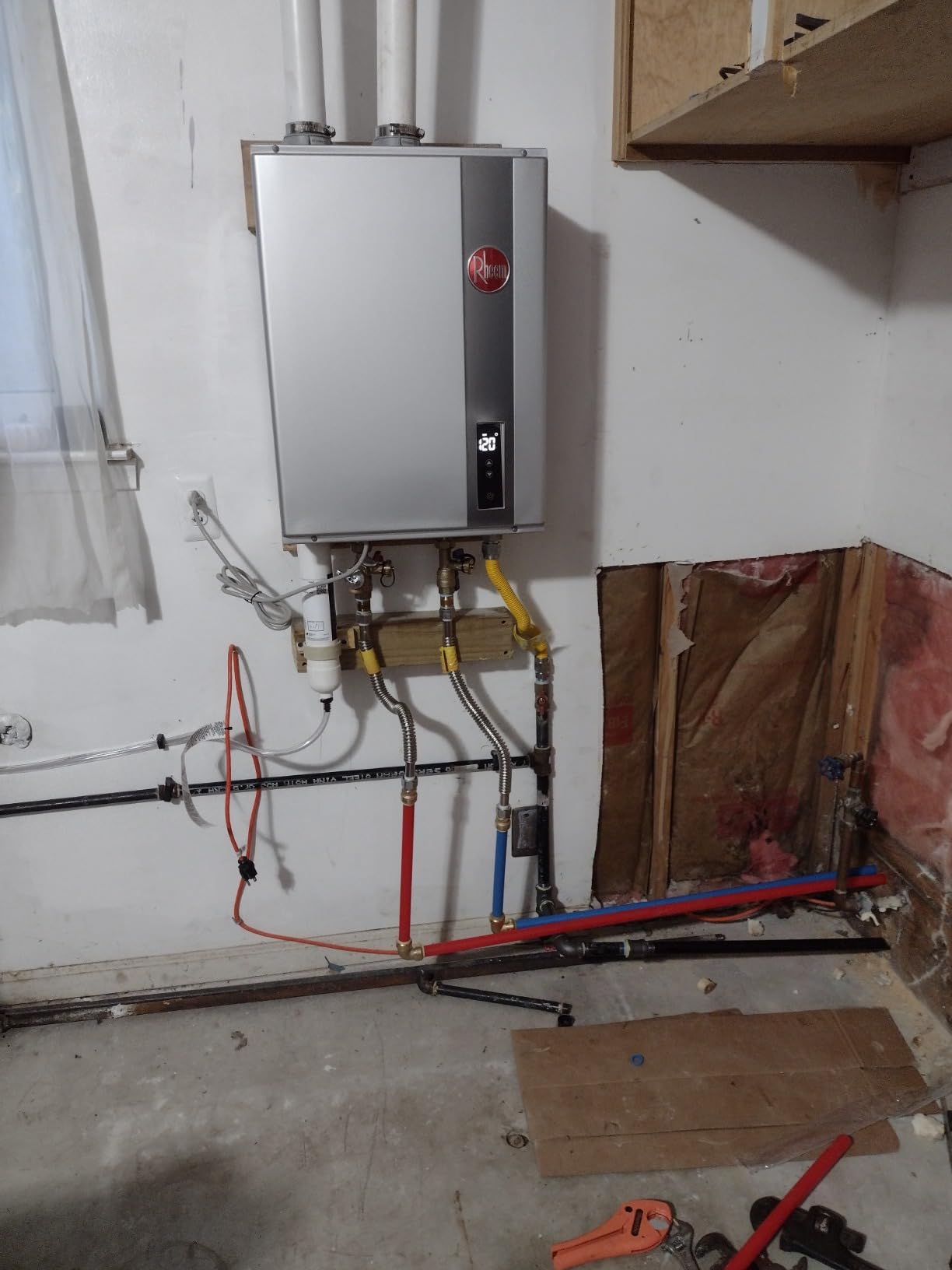 Rheem RRTGH84DVLN3701171 Rheem RTGH Series 8.4 GPM 157,000 BTU 120 Volt Residential Indoor Natural Gas Tankless Water Heater Stainless Steel customer photo 1