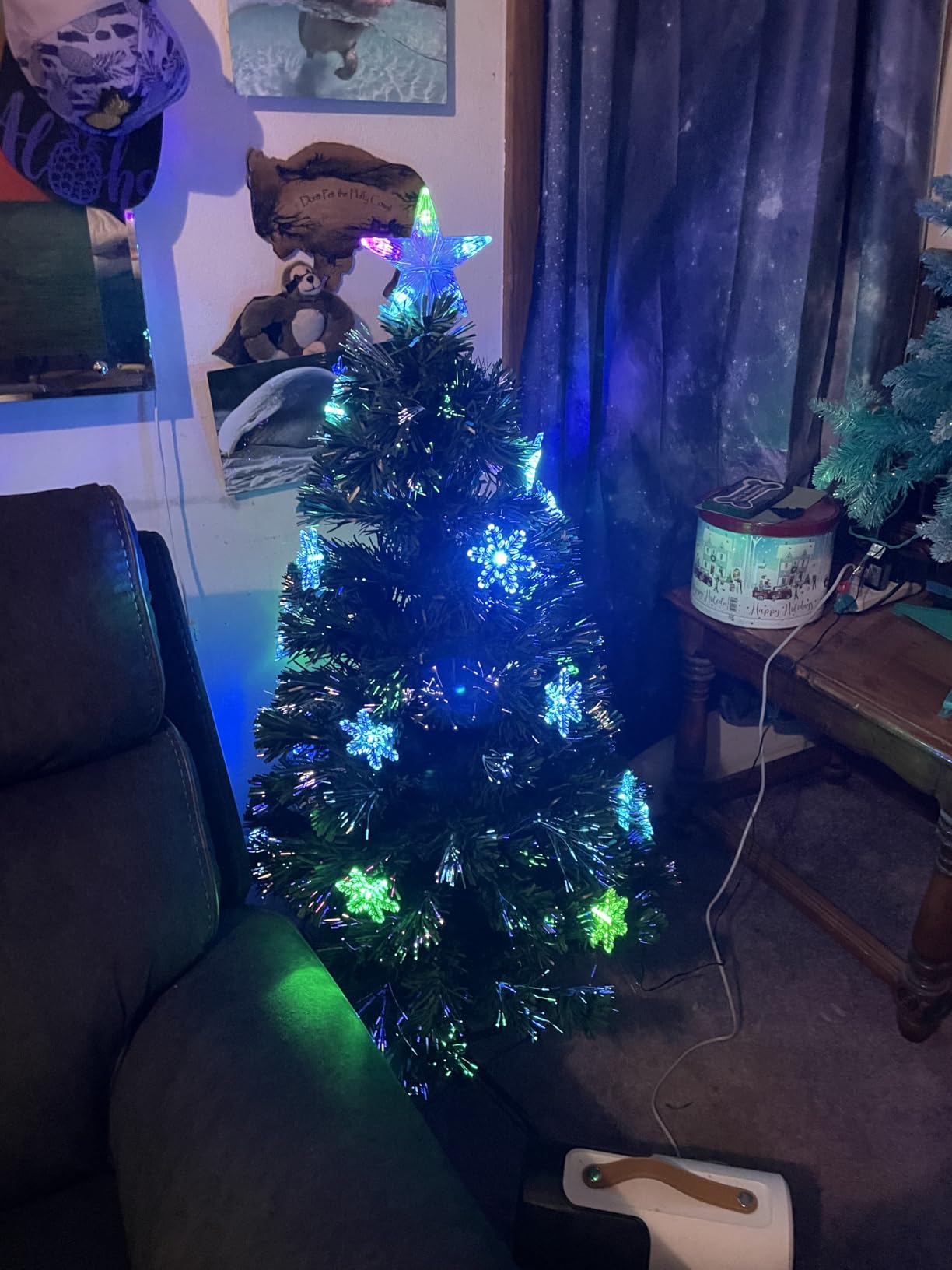 VINGLI 6ft Pre-lit Fiber Optic Artificial Christmas Tree w/Multicolor LED Lights, Snowflakes & Top Star, Lighted Xmas Tree for Indoor Holiday Home Decoration customer photo 1