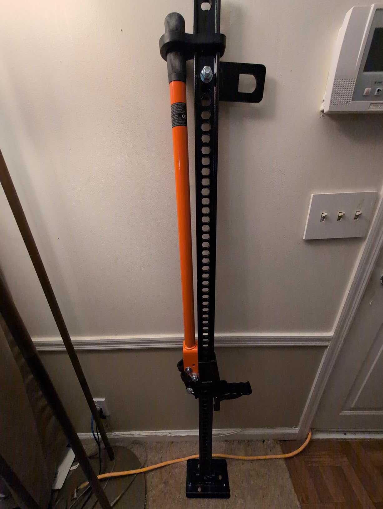 VEVOR Farm Jack 48 inch Utility High Lift, 7000 lbs Capacity Ratcheting Off Road Jeep Jack, Heavy Duty for Tractor, Truck, SUV, Bumper Lift, Orange customer photo 2