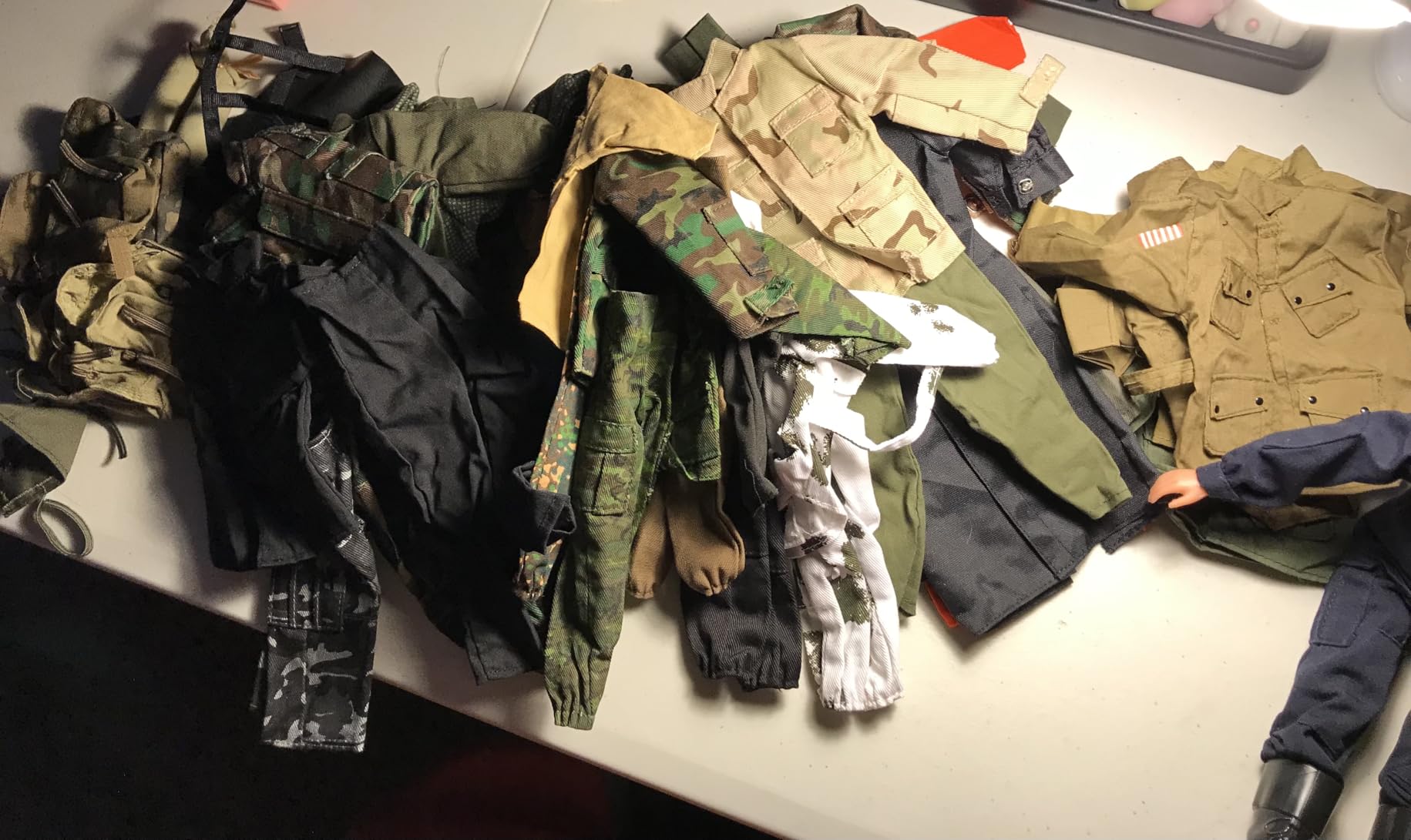 SIXPOINTS 50 Pieces 1/6 Scale Camo Military Clothes & Pants & Bag Accessories Fit for 12