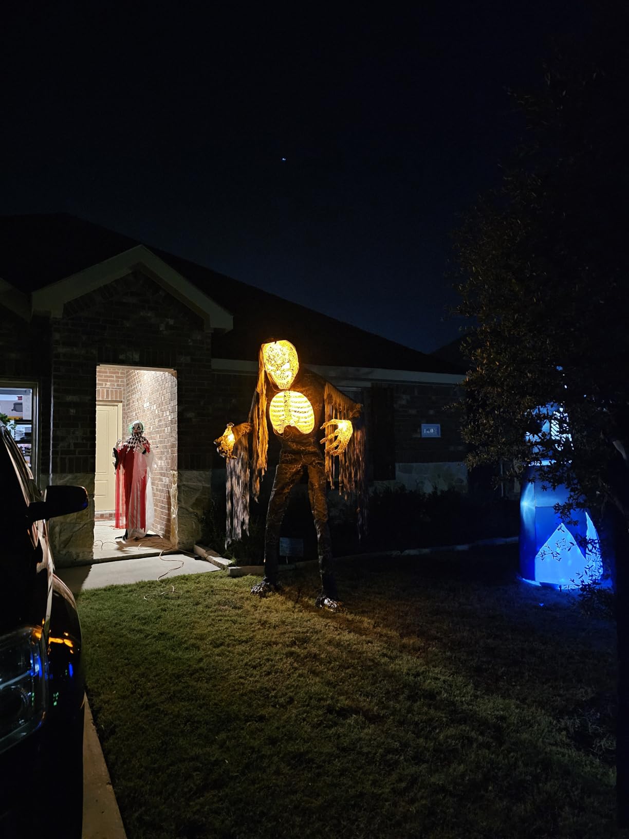 Haunted Hill Farm Motion-Activated 8-Ft. Tall Towering Skeleton, Plug-in Talking Scare Prop Animatronic for Indoor or Covered Outdoor Creepy Halloween Decoration customer photo 1