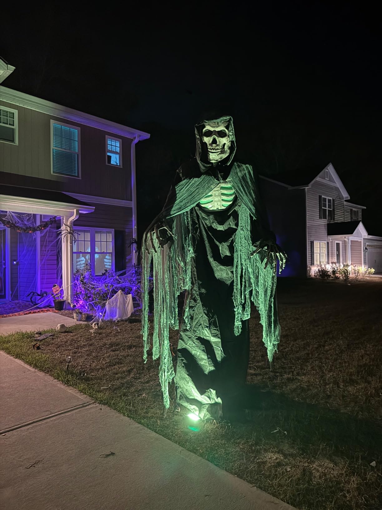 Haunted Hill Farm Motion-Activated 8-Ft. Tall Towering Skeleton, Plug-in Talking Scare Prop Animatronic for Indoor or Covered Outdoor Creepy Halloween Decoration customer photo 2