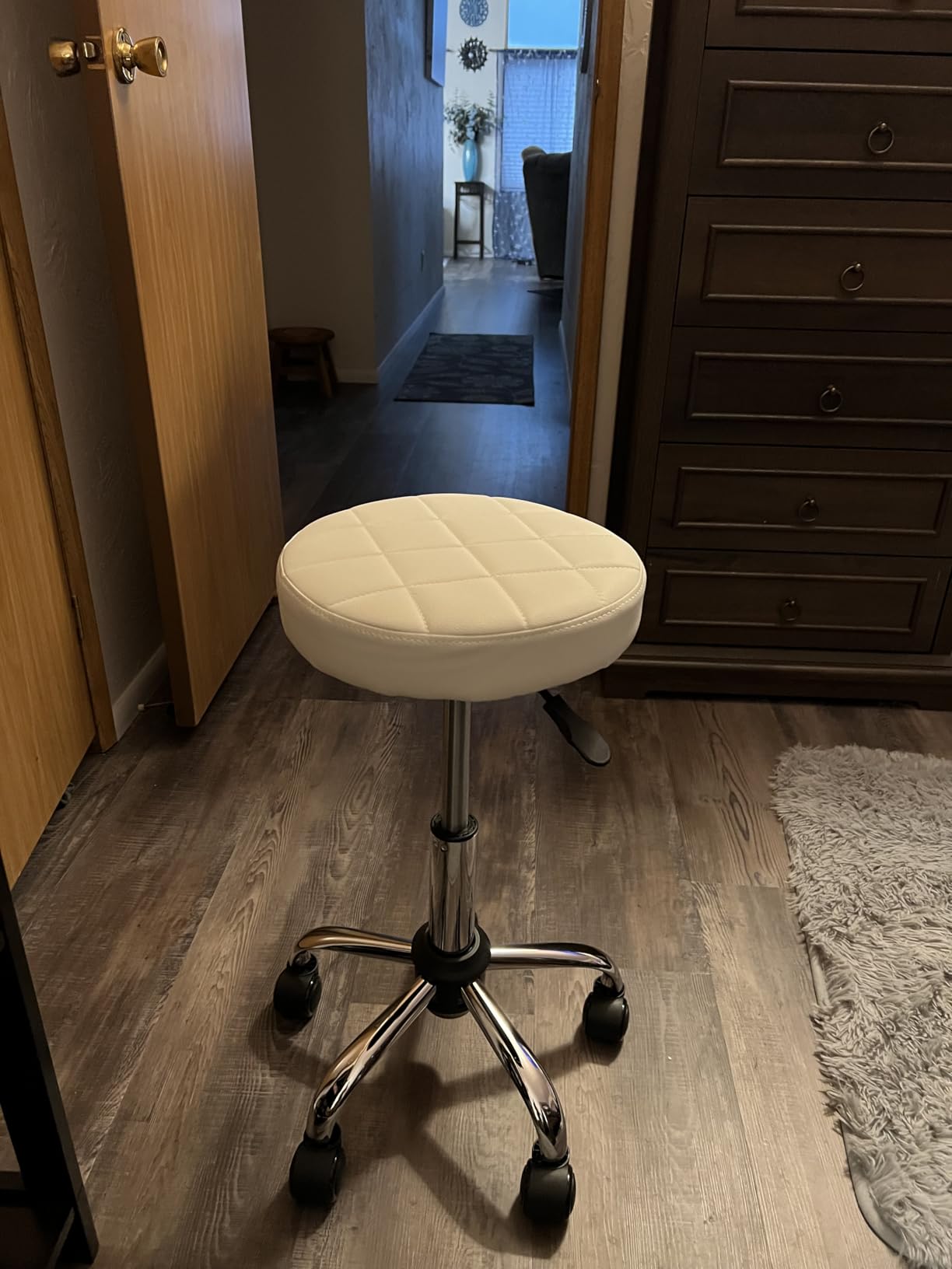 BFTOU Black Classic Swivel Stool with Wheel for Salon Work Home SPA Shop Height-Adjustable Rolling Stool Chair Small customer photo 1