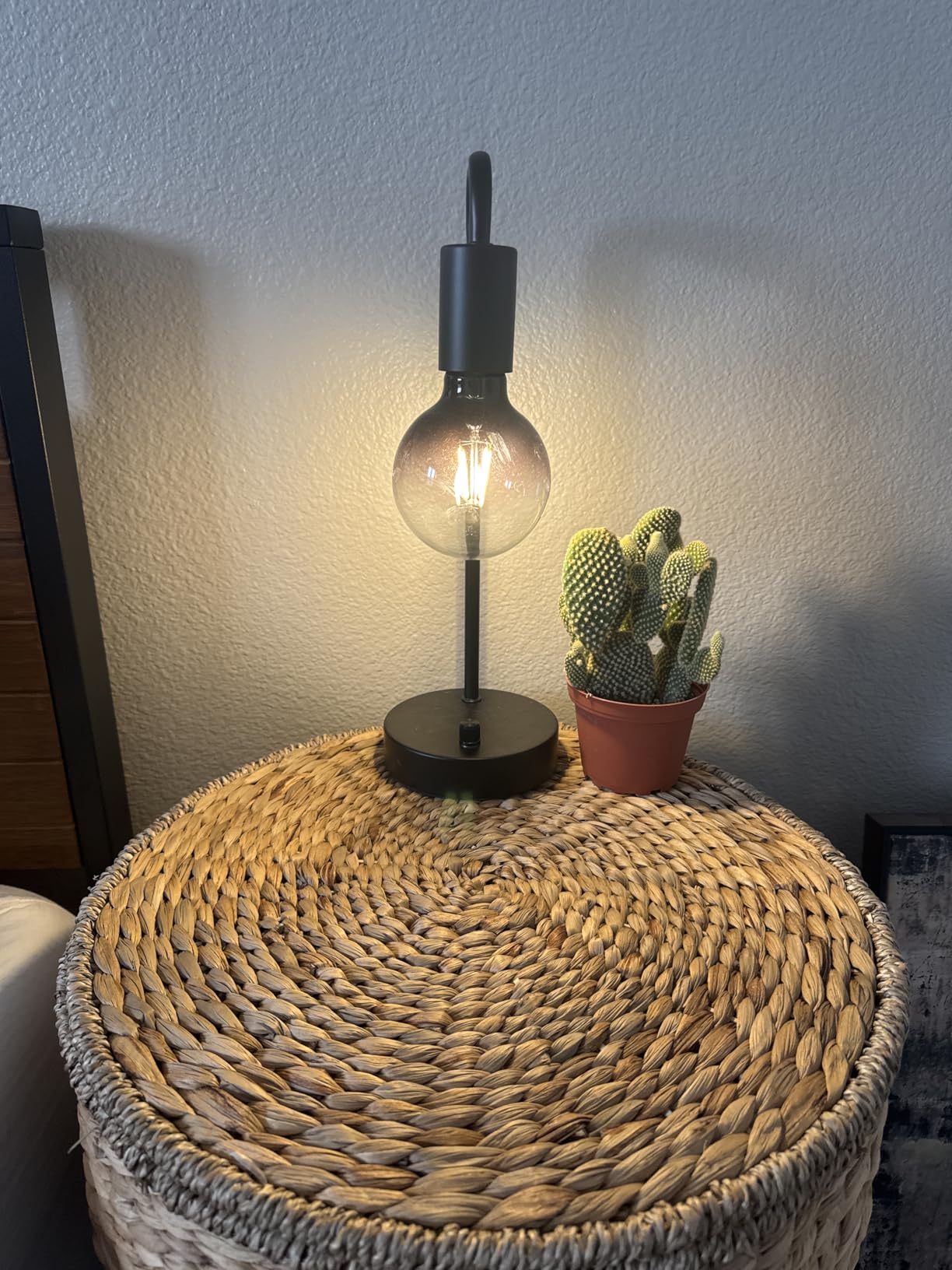 ONEWISH Industrial Table Lamp for Bedroom, Fully Dimmable Modern Bedside Lamps with 2700K Warm Light Bulb for Kids Reading, Minimalist Nightstand Lamps for Living Room, Office (Bulb Included) customer photo 1