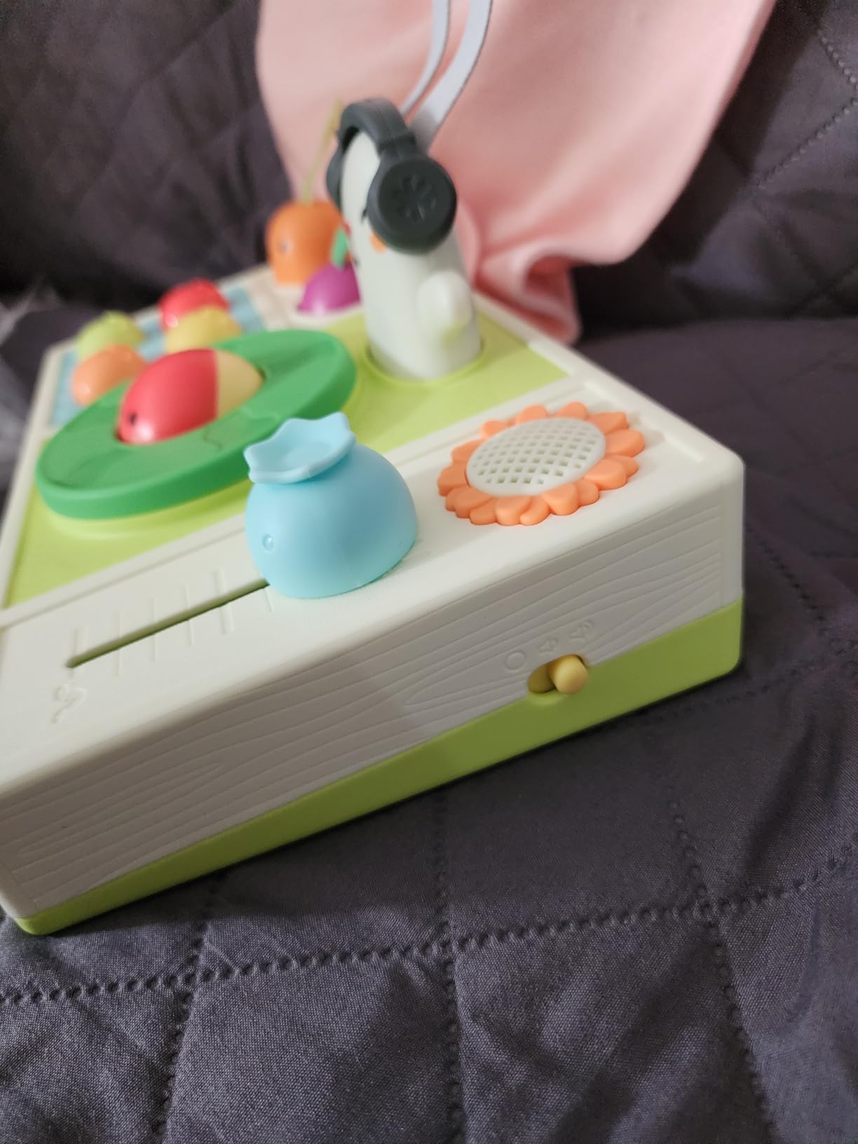 Skip Hop Baby Musical DJ Set Toy with Lights, Songs, Sound Effects, and Soft Textures, Farmstand Let The Beet Drop DJ Set customer photo 1