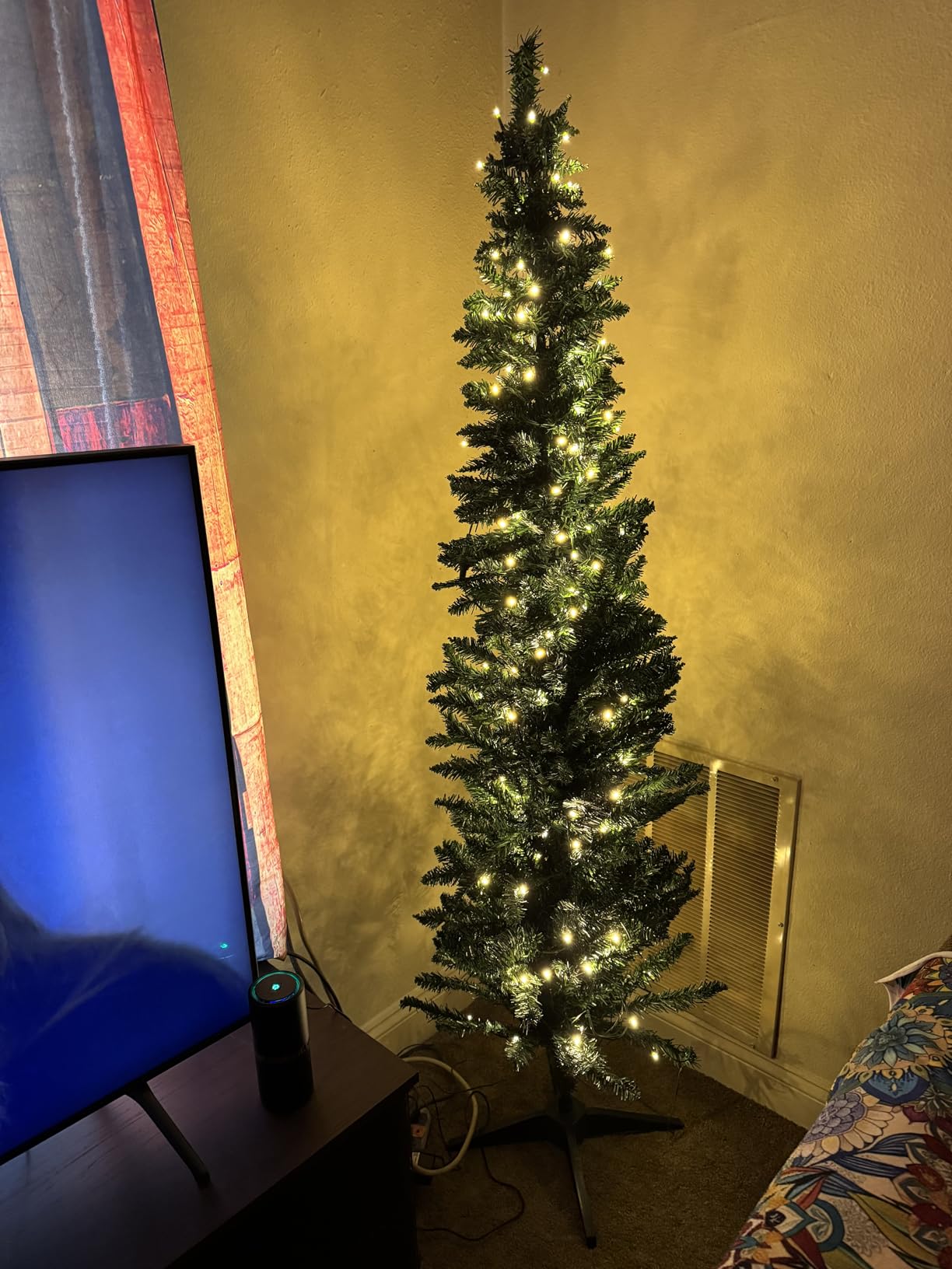 HOMCOM 6' Tall Pre-Lit Slim Noble Fir Artificial Christmas Tree with 200 Warm White LED Lights and 390 Tips, for Christmas Decoration, Green customer photo 2