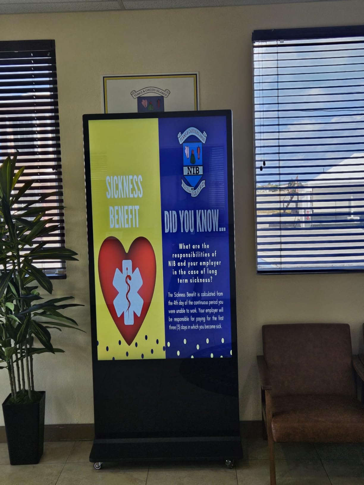 MWE 43 Inch Indoor Floor Standing Digital Signage Advertising Display Kiosk LCD Screen Commercial Totem Android System Vertical Poster with Auto Media Player customer photo 1