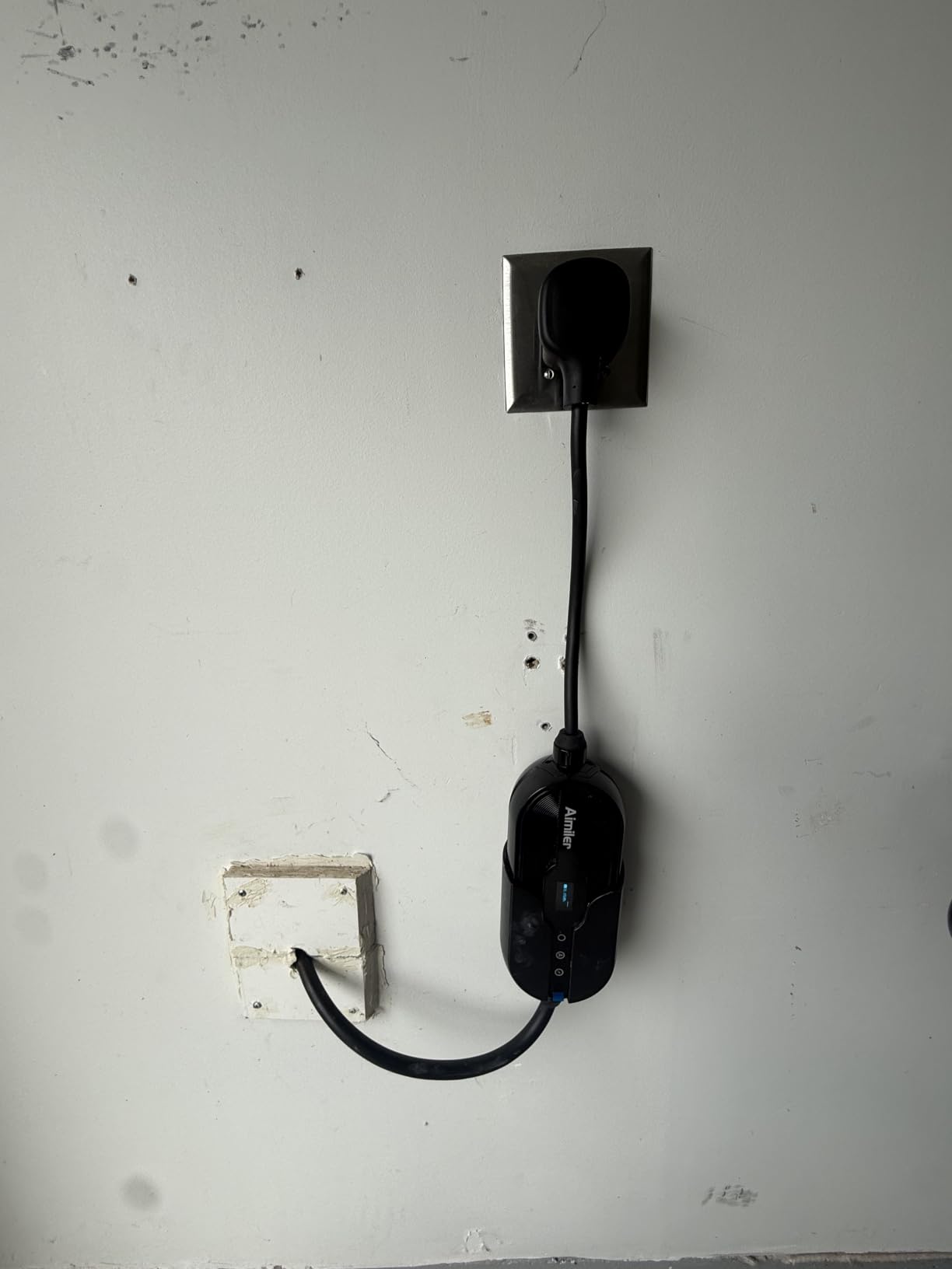AIMILER Level 2 Electric Vehicle (EV) Charger (WIFI APP/Plug-play), 32A, 25ft Cable ETL Certified, 220V-240V NEMA 14-50P Plug EVSE w/ J1772 Connector customer photo 1
