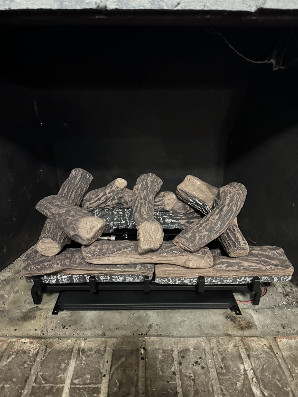 Duluth Forge DLS-24R-1 Dual Fuel Ventless Fireplace Logs Set with Remote Control, Use with Natural Gas or Liquid Propane, 33000 BTU, Berkshire Split Oak, 24 Inches customer photo 1