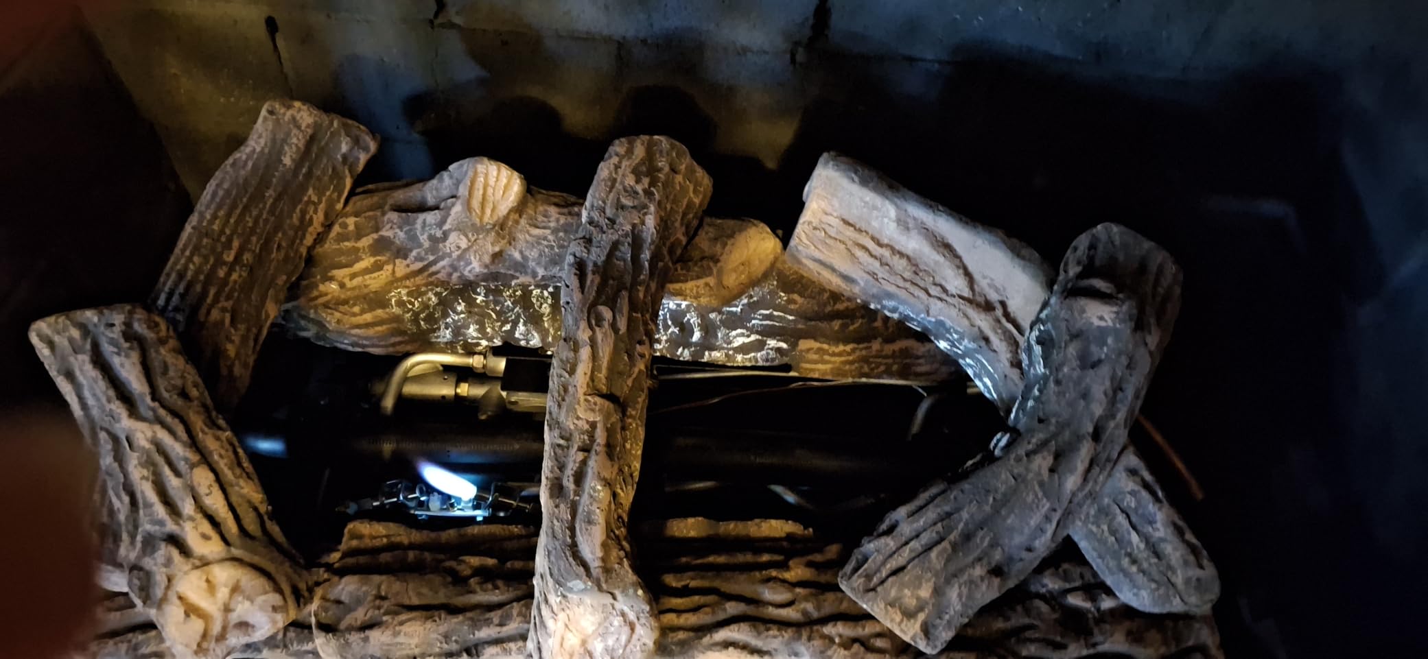 Duluth Forge DLS-24R-1 Dual Fuel Ventless Fireplace Logs Set with Remote Control, Use with Natural Gas or Liquid Propane, 33000 BTU, Berkshire Split Oak, 24 Inches customer photo 2