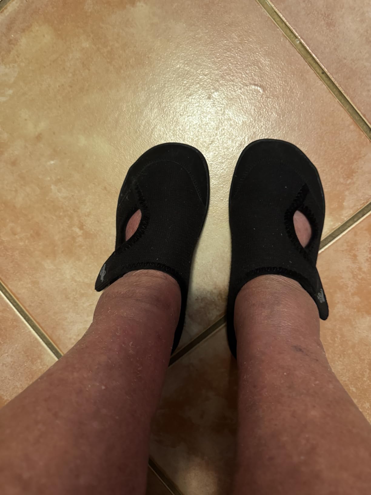 LeIsfIt Womens Slippers Wide Diabetic Shoes Adjustable Arthritis Edema House Shoes Indoor Outdoor Slippers customer photo 2