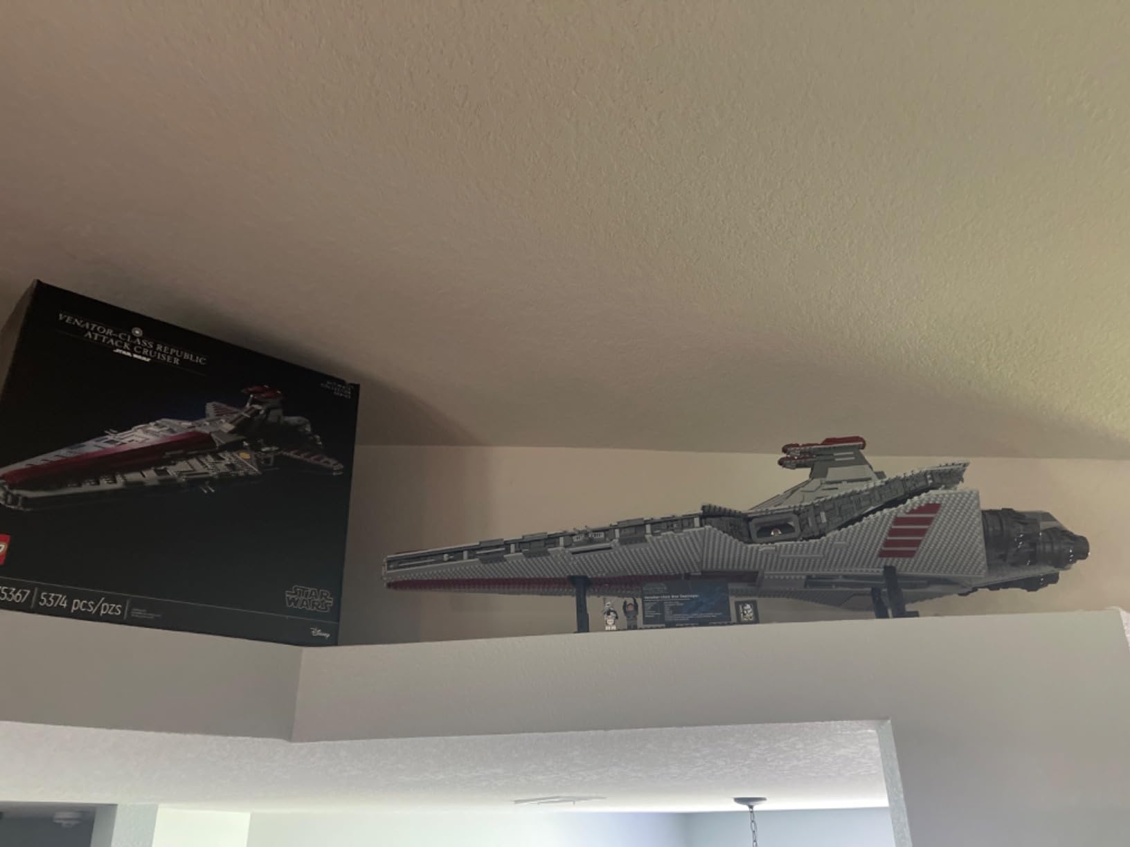 Star Wars Venator-Class Republic Attack Cruiser, Ultimate May the 4th Collectibles, Series Building Set with Captain Rex Minifigure, 75367 customer photo 1