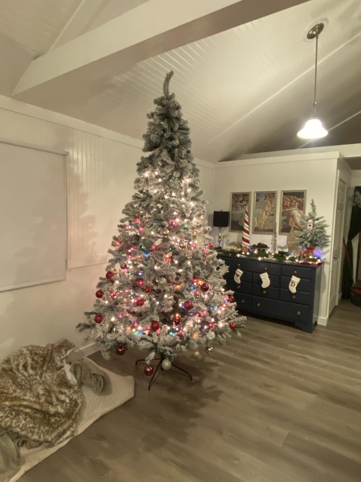COSTWAY 9 FT Snow Flocked Christmas Tree, Artificial Holiday Hinged Pine Tree with 1498 Branch Tips, Solid Metal Stand, Premium Xmas Full Fake Tree for Home, Office, Party Decoration customer photo 2