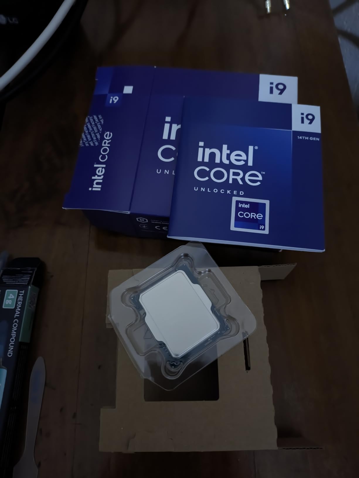 Intel Core i9-14900K Desktop Processor, 24 cores (8 P-cores + 16 E-cores) up to 6.0 GHz customer photo 2